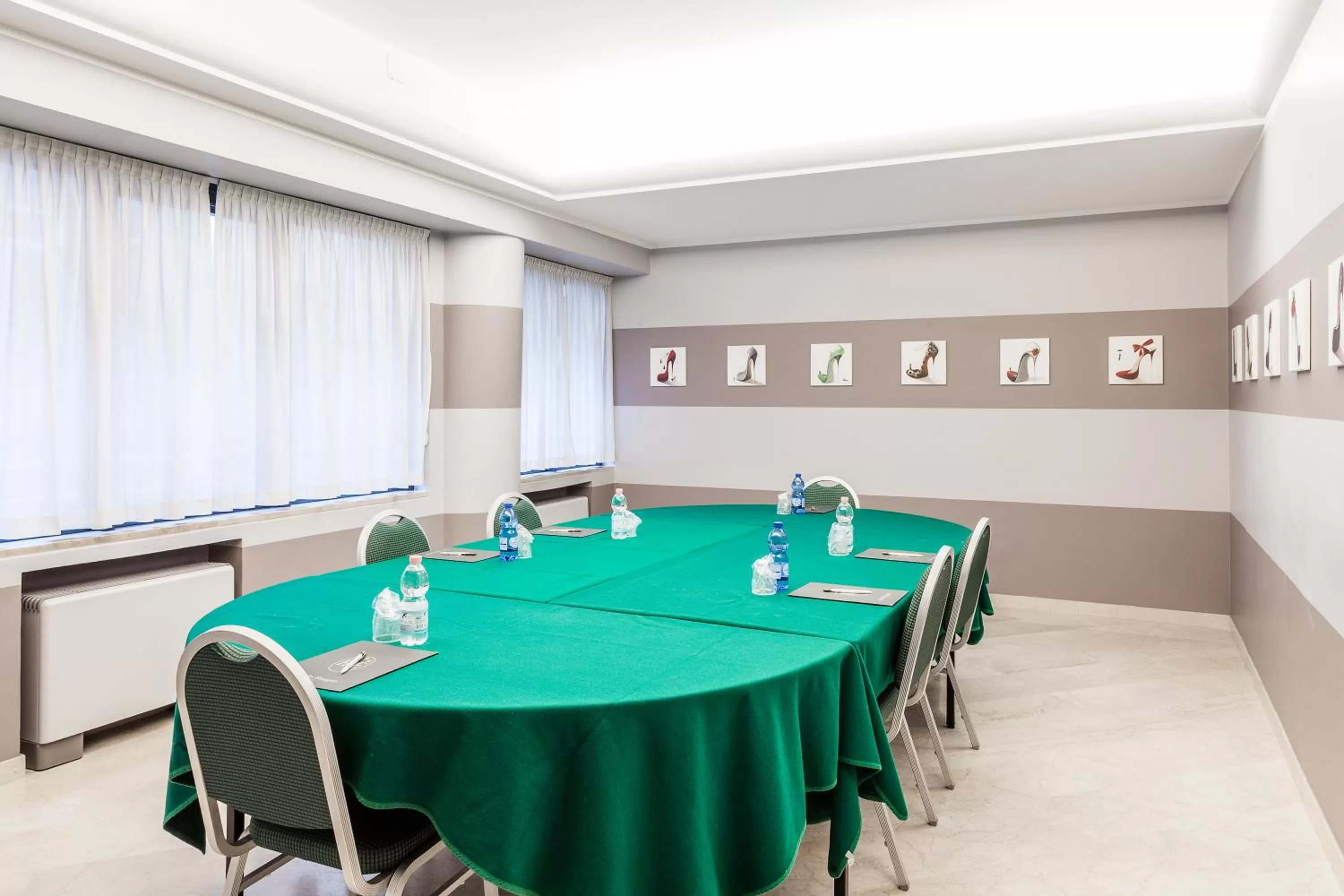 Meeting/conference room in Hotel Des Etrangers