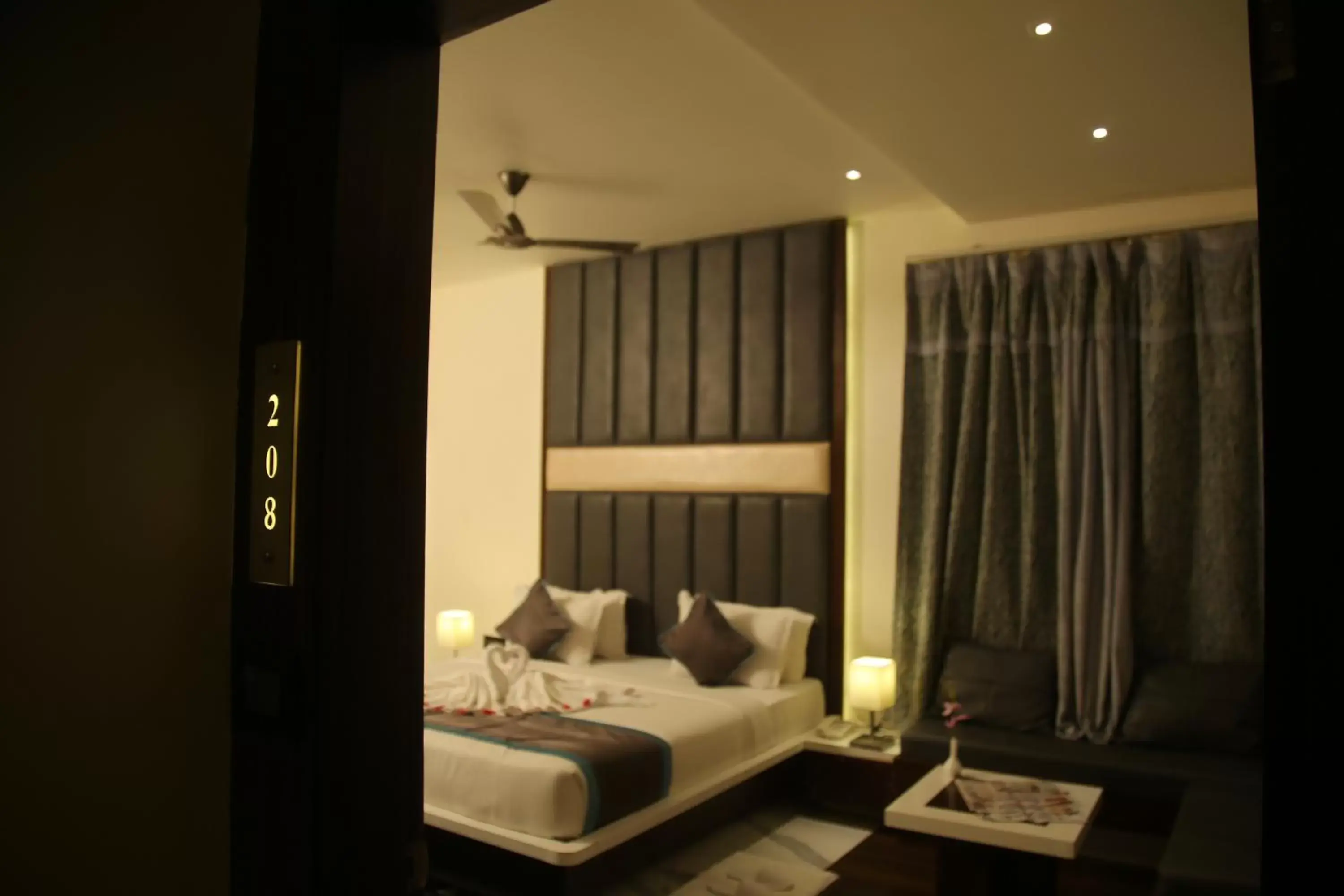 Superior King Room - single occupancy in PARK SIGNATURE HOTELS - Royal Benza Superior King Room - single occupancy in PARK SIGNATURE HOTELS - Royal Benza