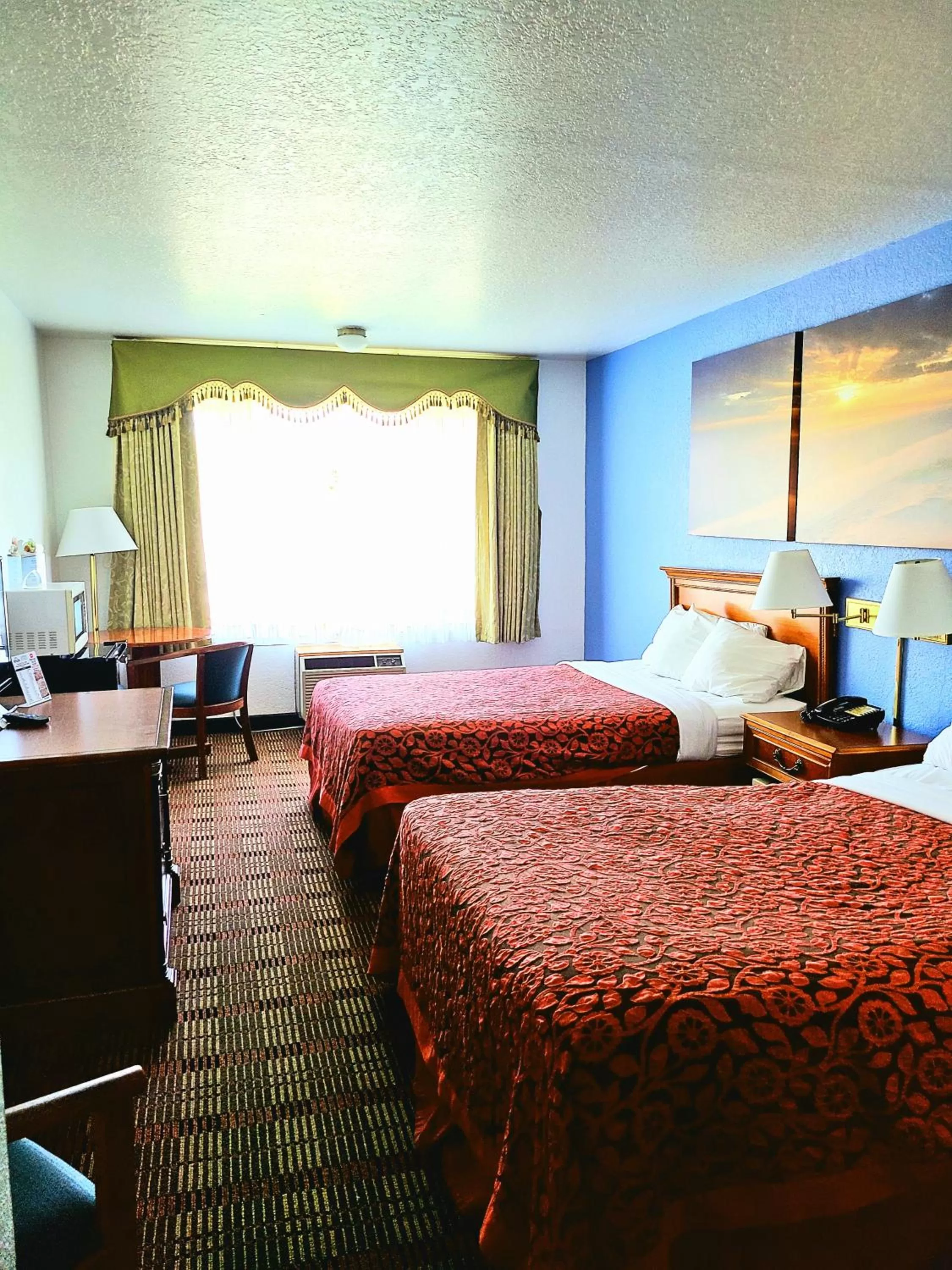 Deluxe Double Room with Two Double Beds - Non-Smoking in Days Inn by Wyndham Holland