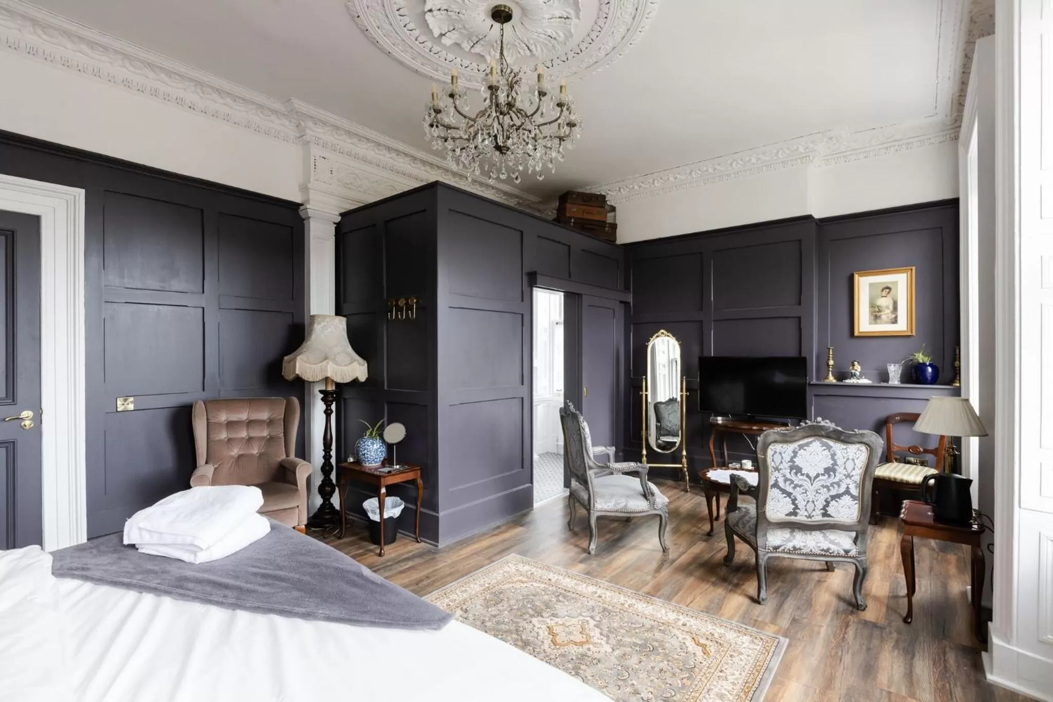 Photo of the whole room, Bed in The Warren Belfast