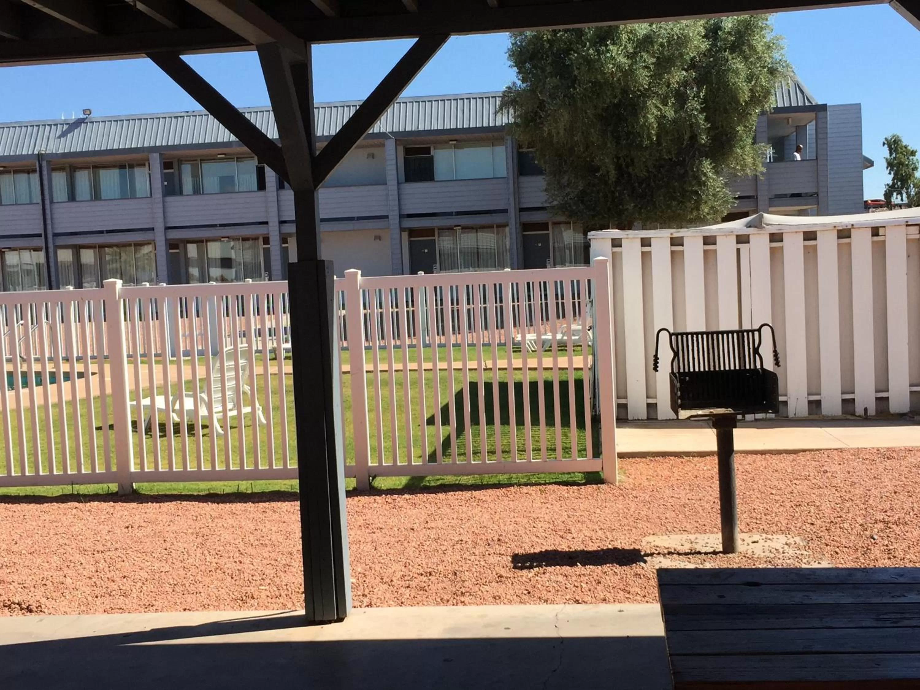 Decorative detail in EZ 8 Motel Airporter