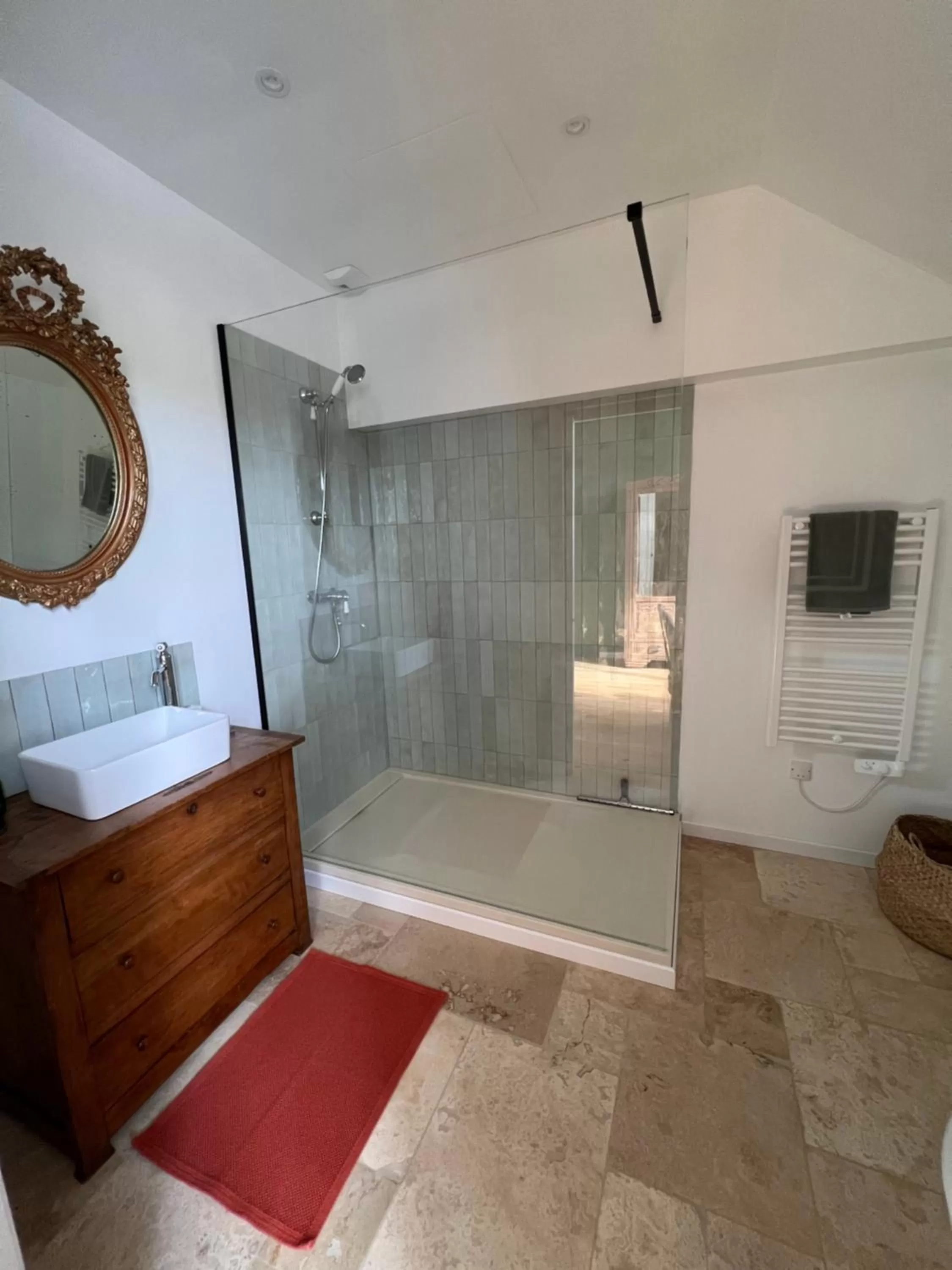 Bathroom in Le Logis de la Lettre