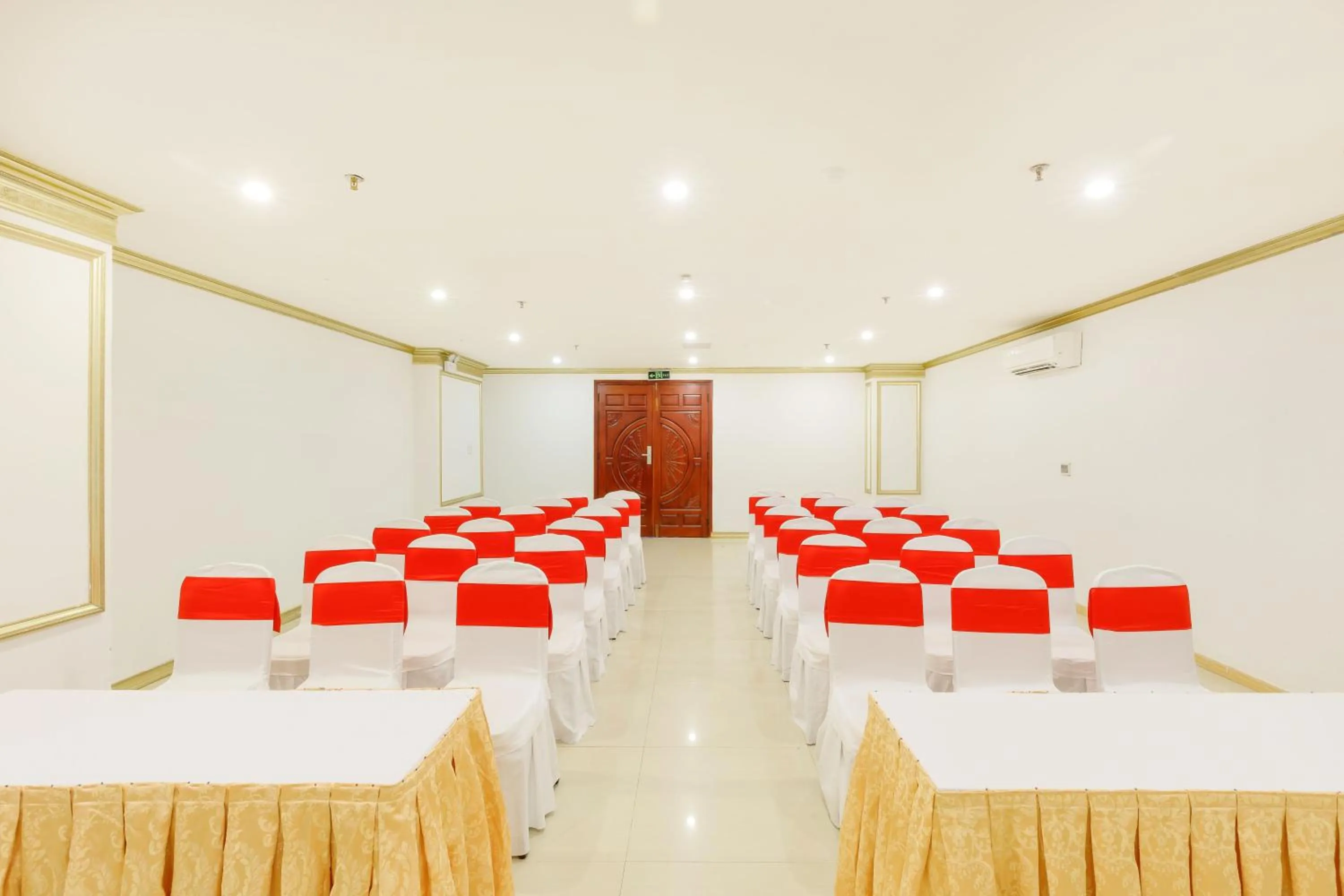 Business facilities in Paris Luxury Hotel & Apartment Nha Trang
