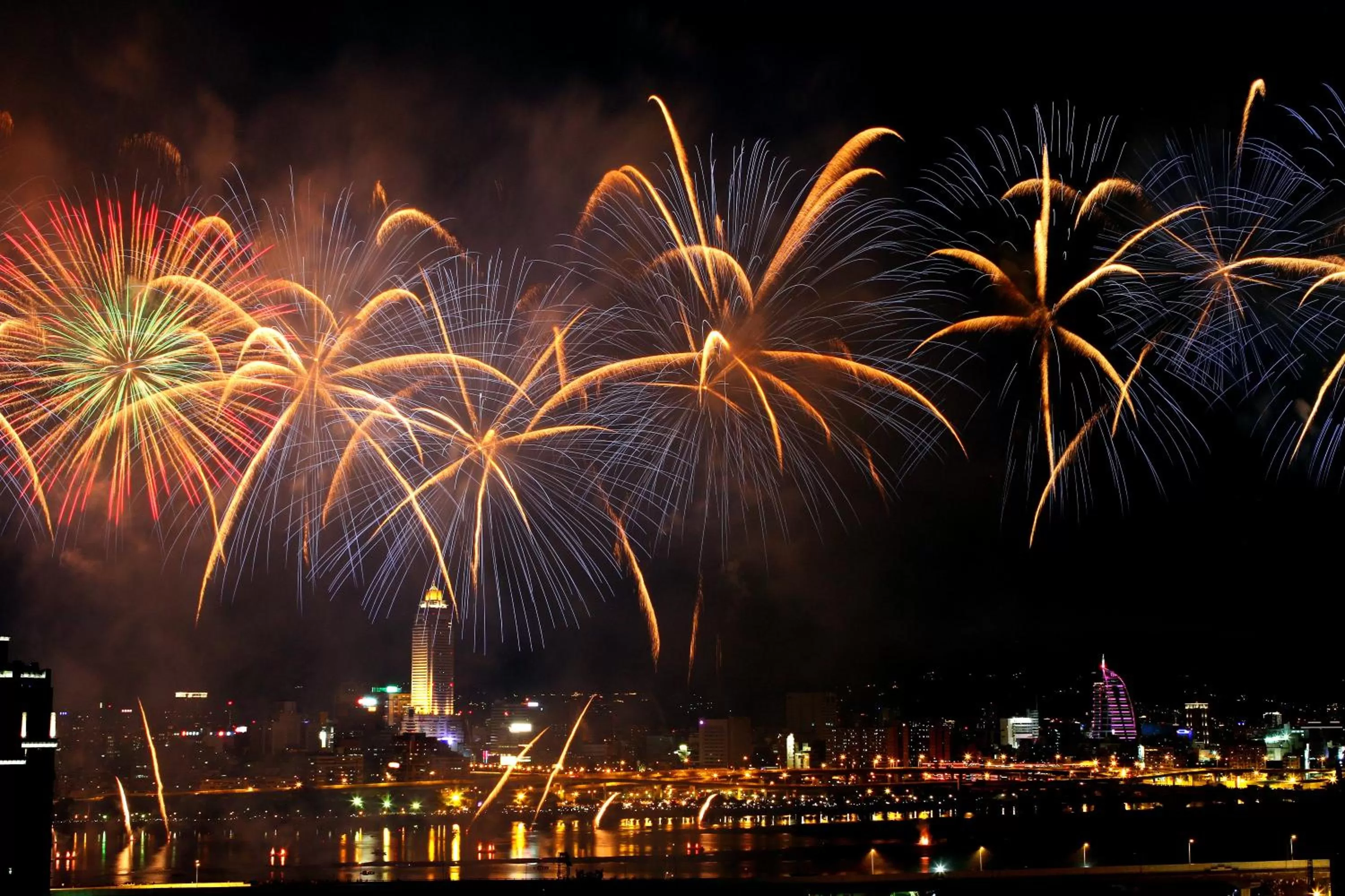 Night in Wemeet Hotel Taipei