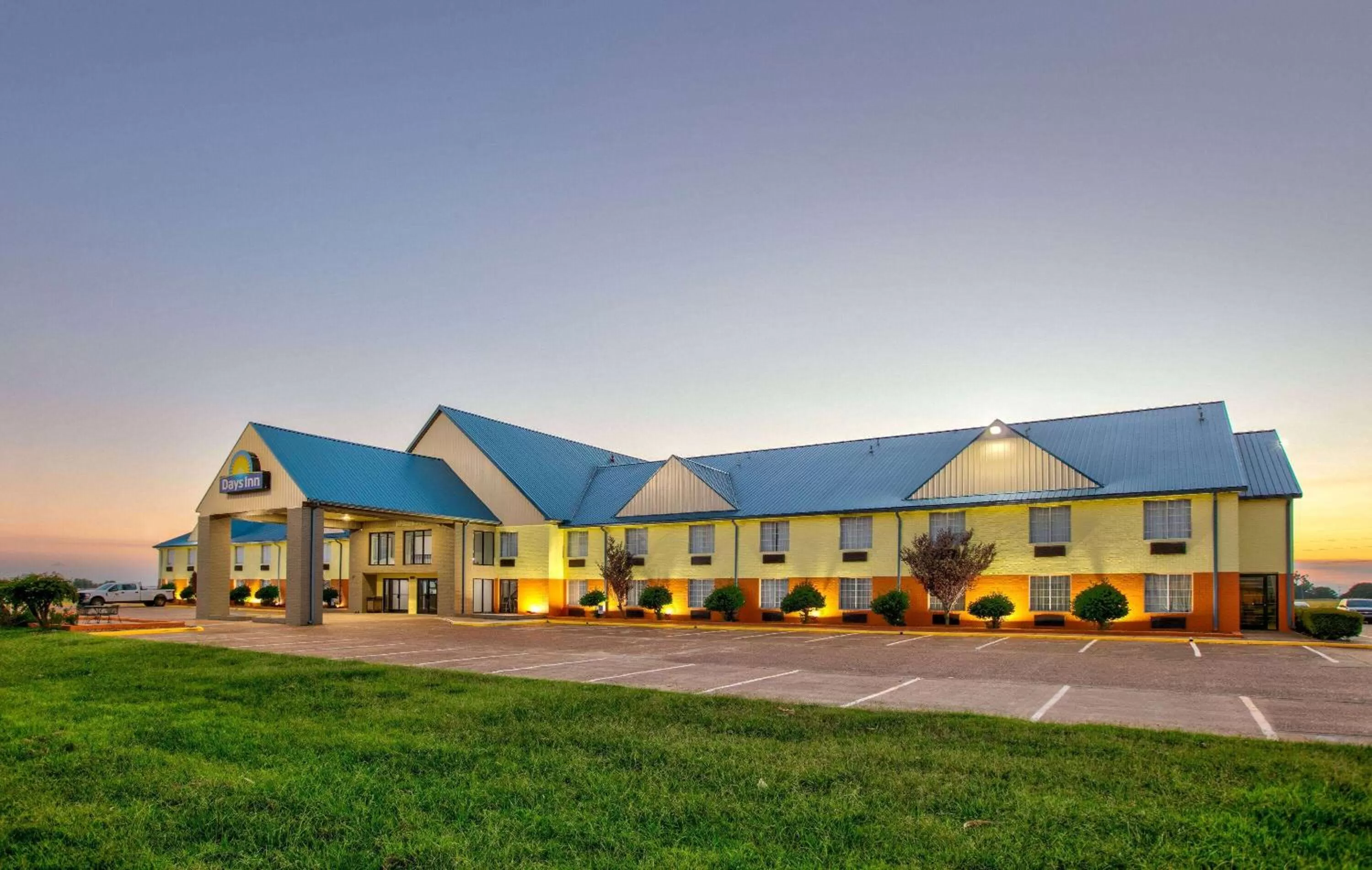 Property building in Days Inn by Wyndham Tunica Resorts