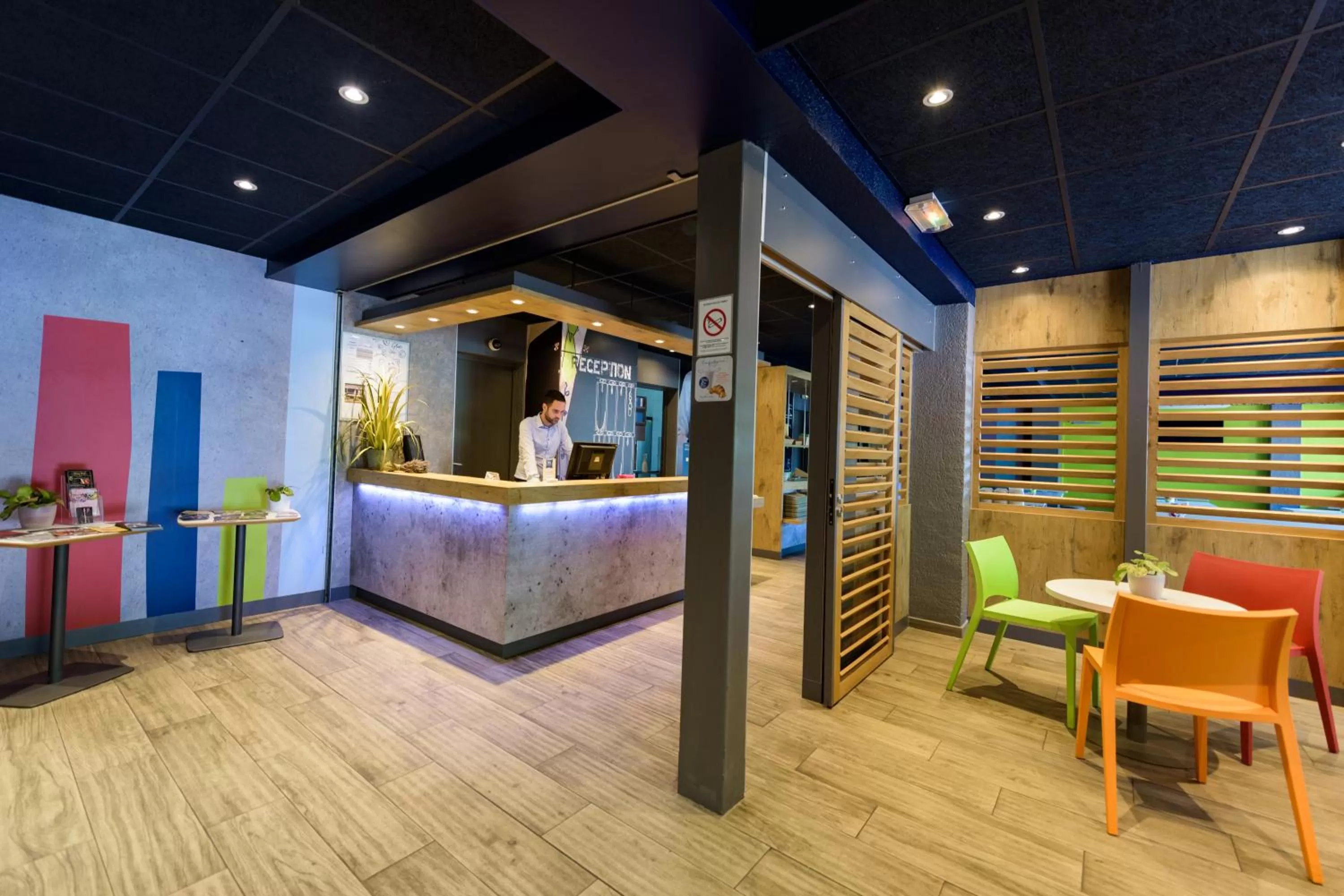 Lobby or reception in Ibis Budget Avignon Nord