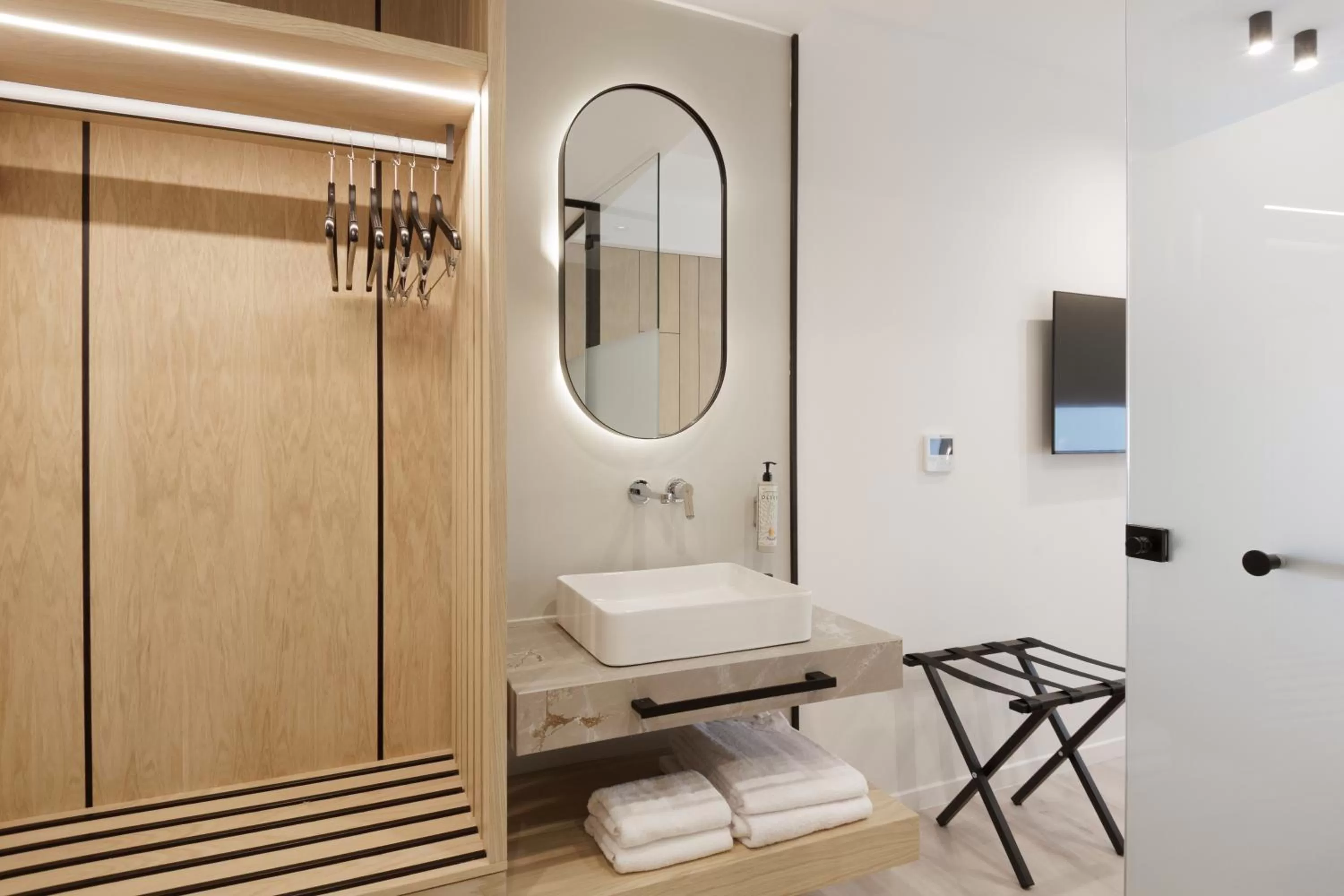 wardrobe, Bathroom in LUX&EASY Signature Syngrou 234