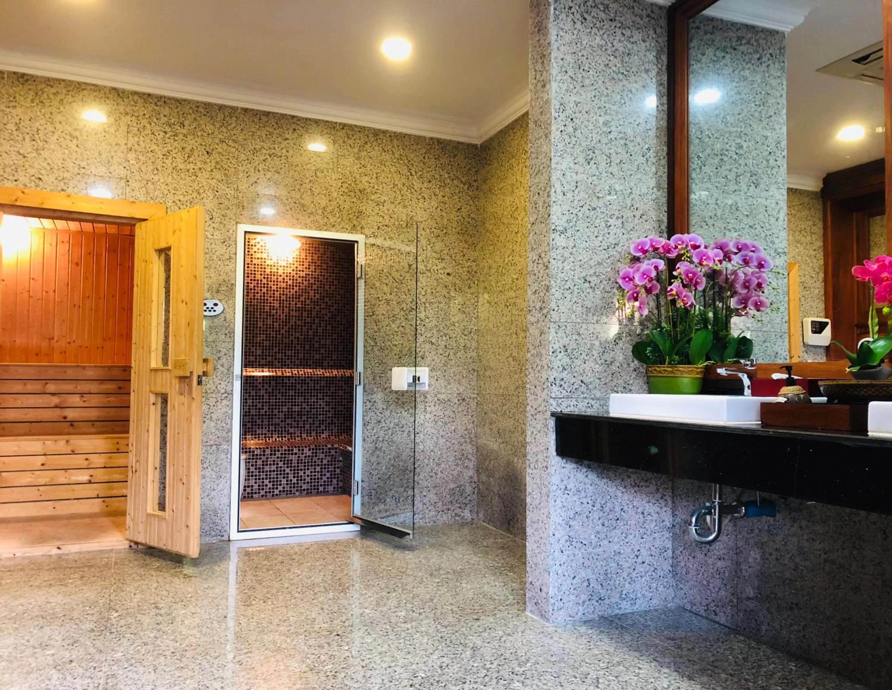 Steam room, Bathroom in Try Palace Resort-Kep