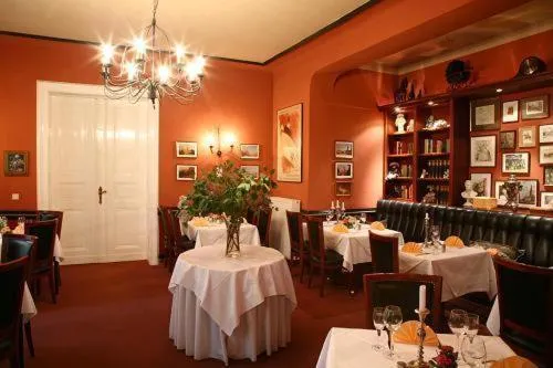 Restaurant/places to eat in Hotel Kronprinz