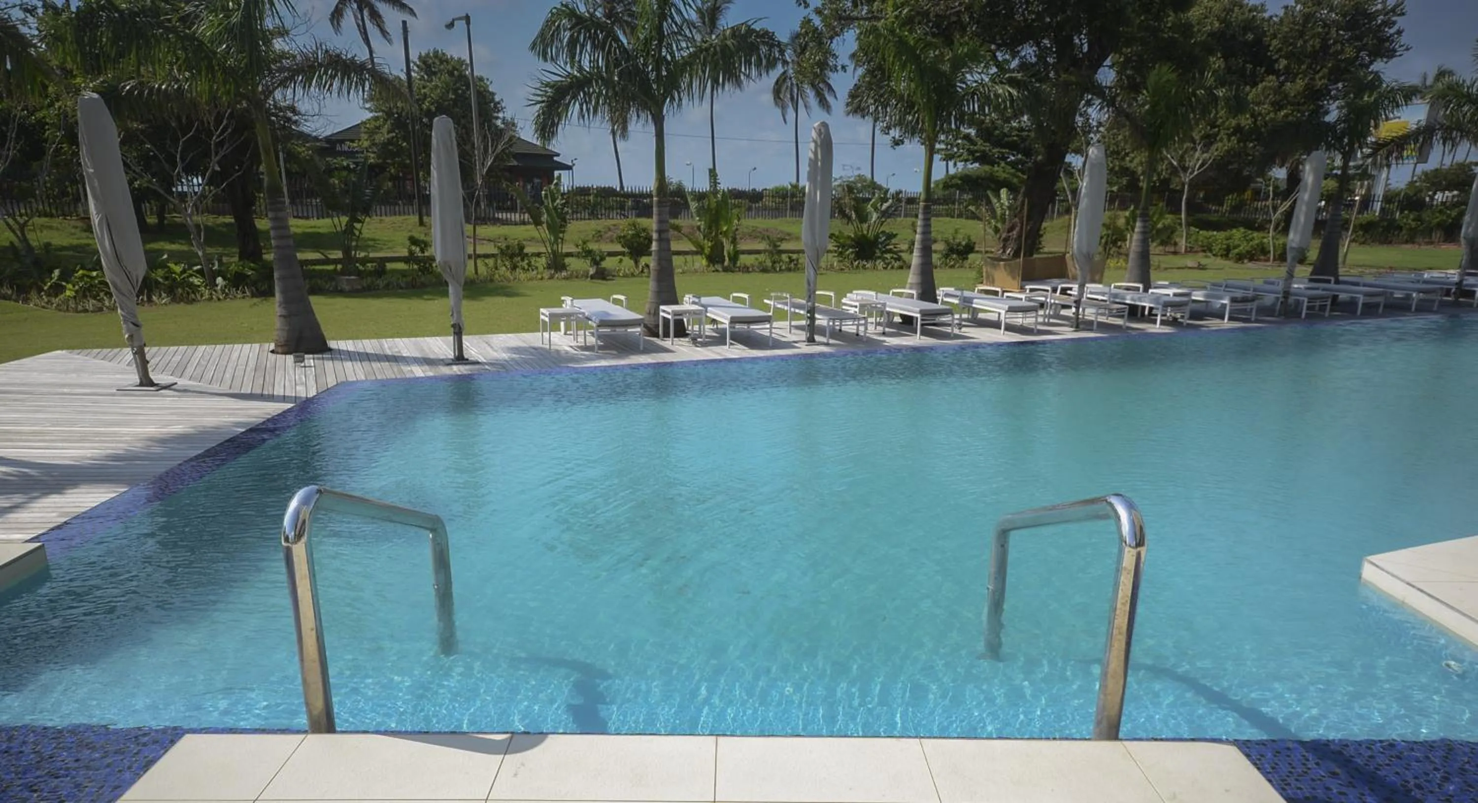 Swimming pool in Radisson Blu Hotel & Residence Maputo