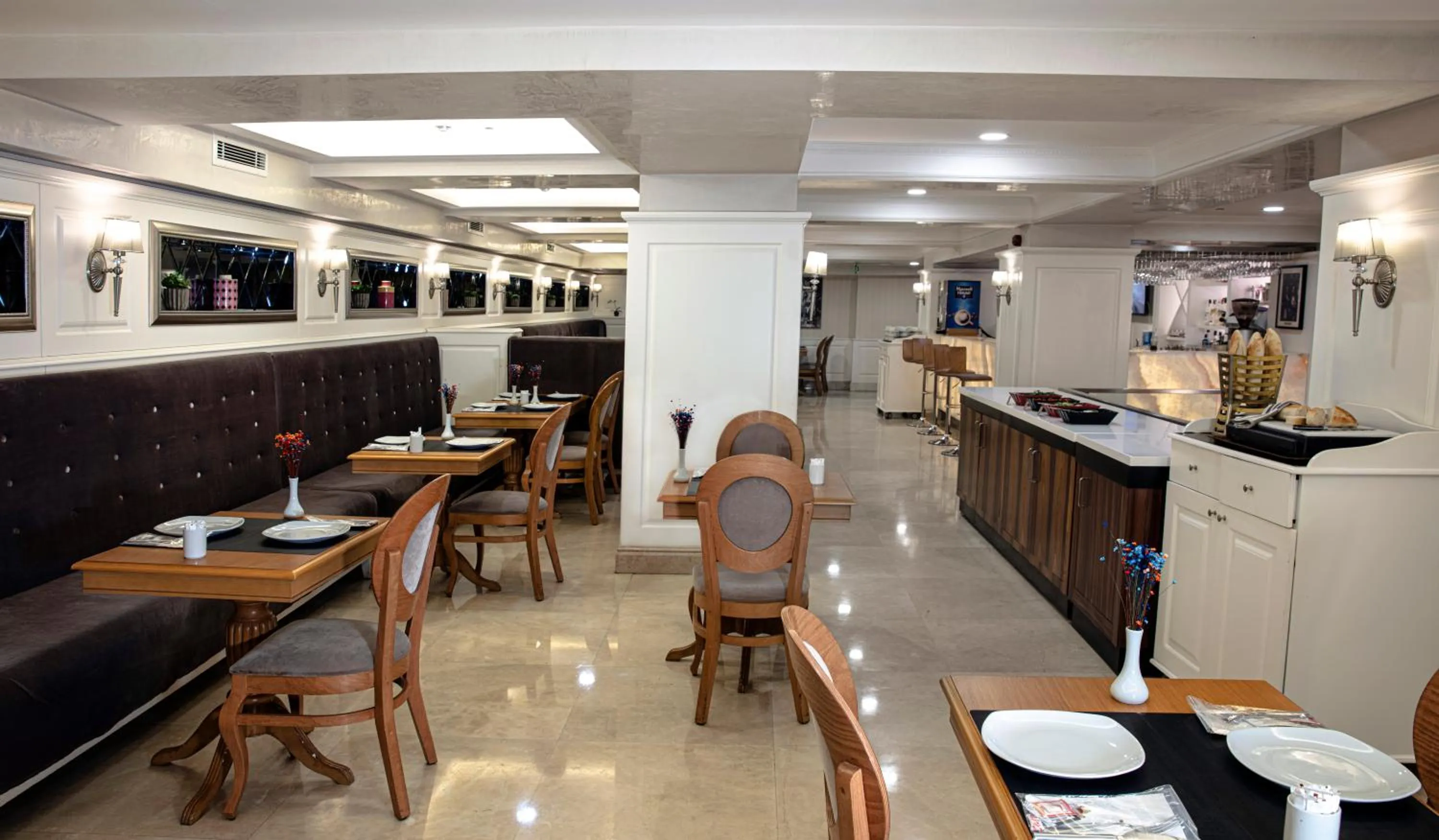 Restaurant/places to eat in Dosso Dossi Hotels Old City