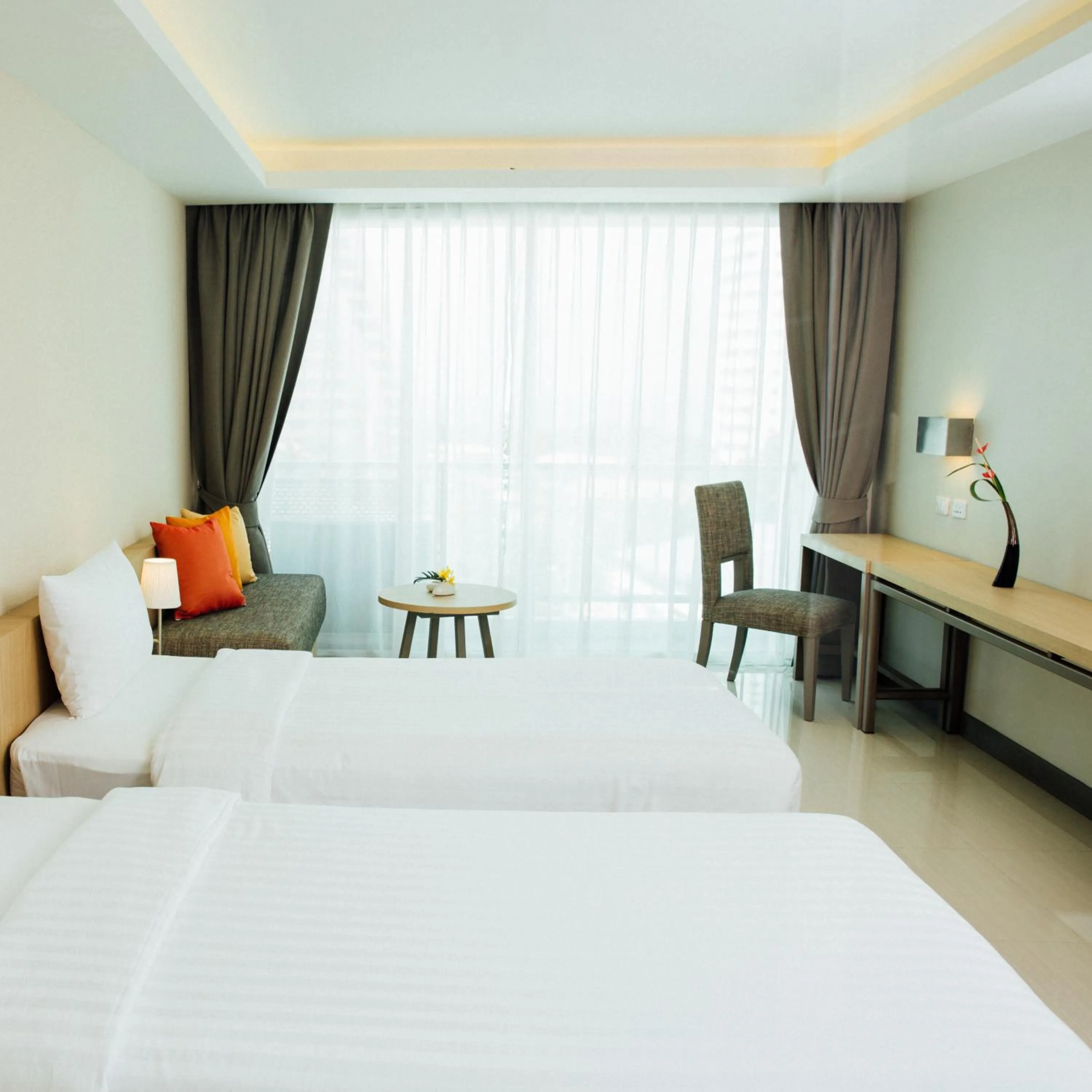 Photo of the whole room, Bed in Prima Hotel Pattaya