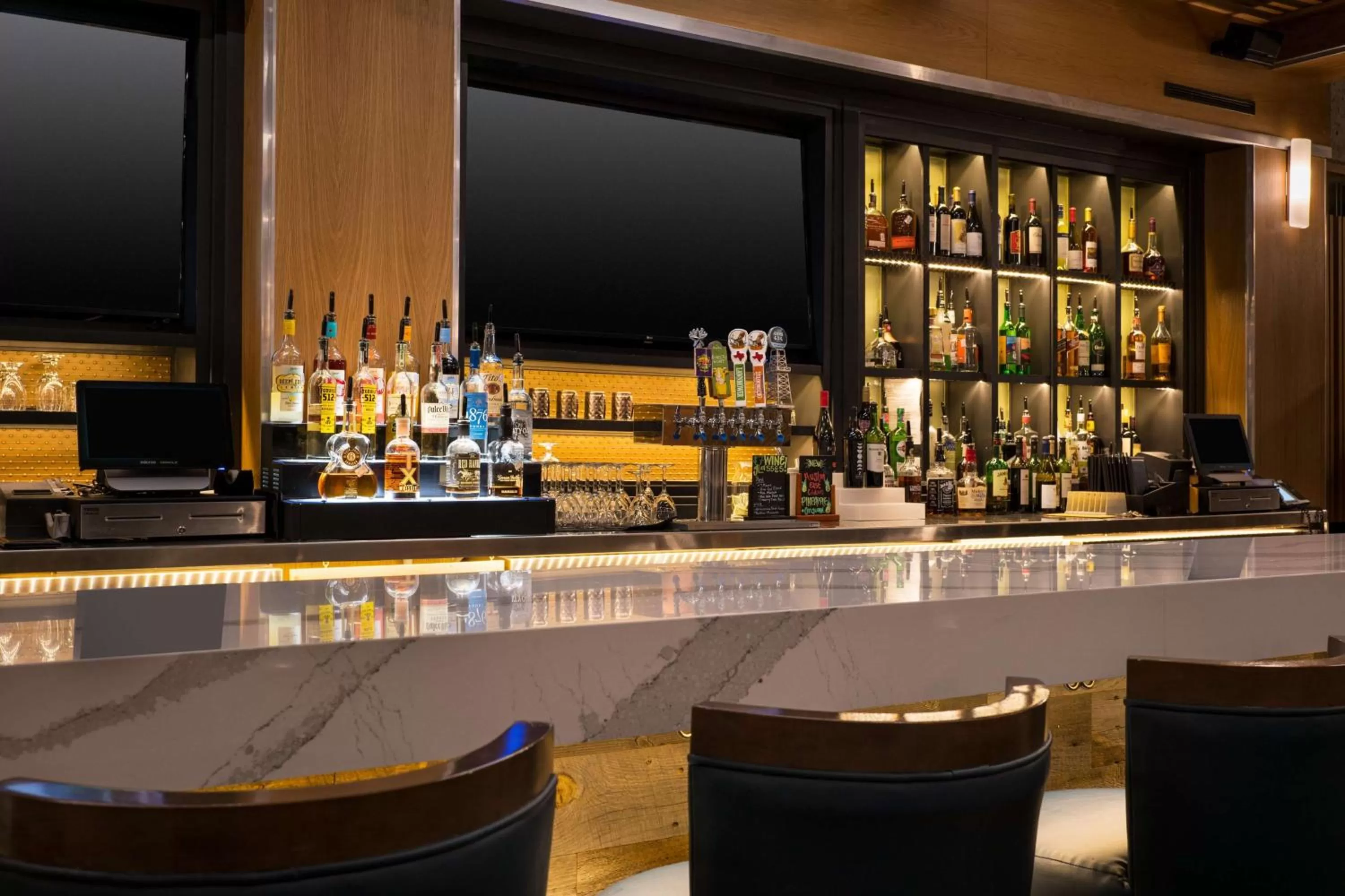 Lounge or bar in Embassy Suites by Hilton Austin Central