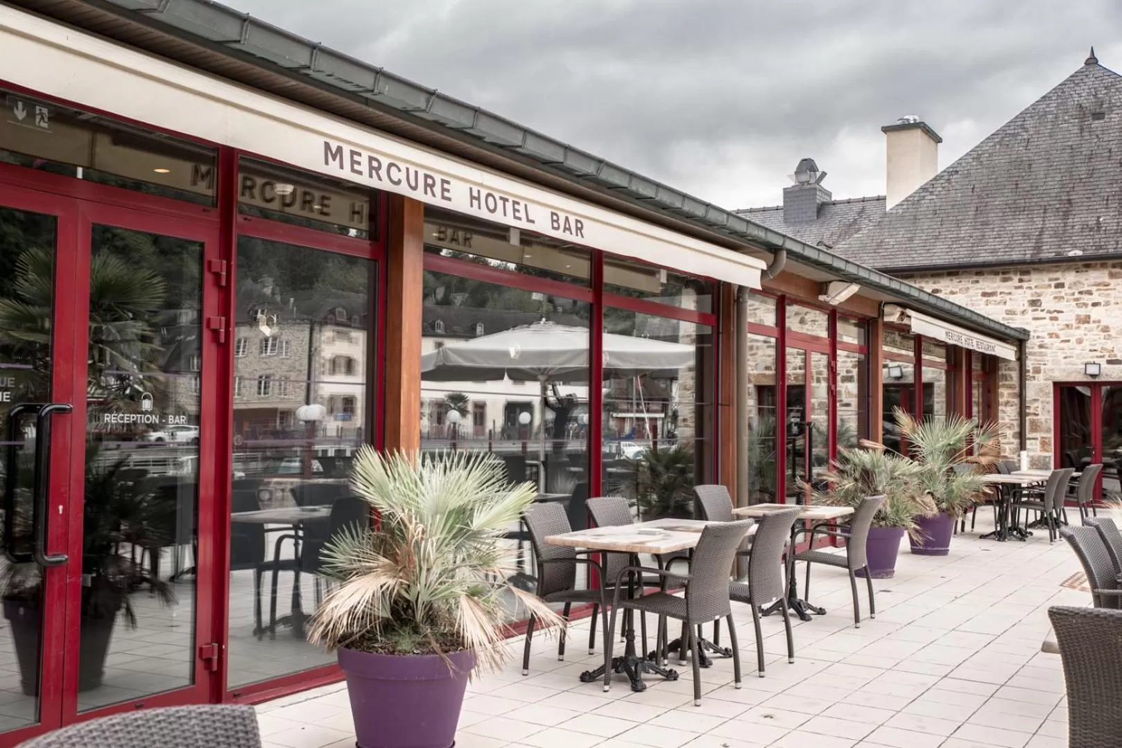 Patio in Mercure Dinan Port Le Jerzual