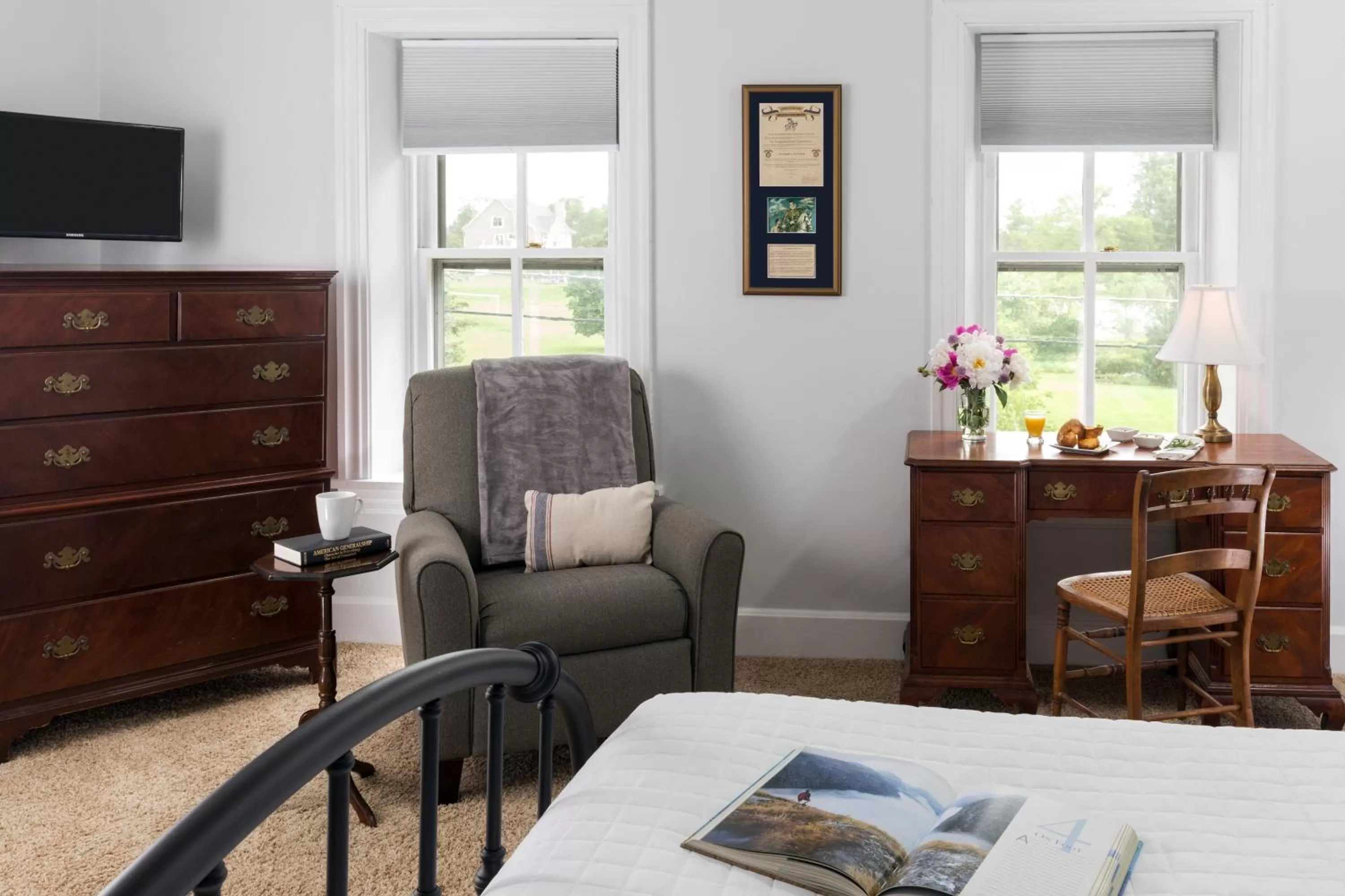 Photo of the whole room, Seating Area in Pheasant Field Bed and Breakfast