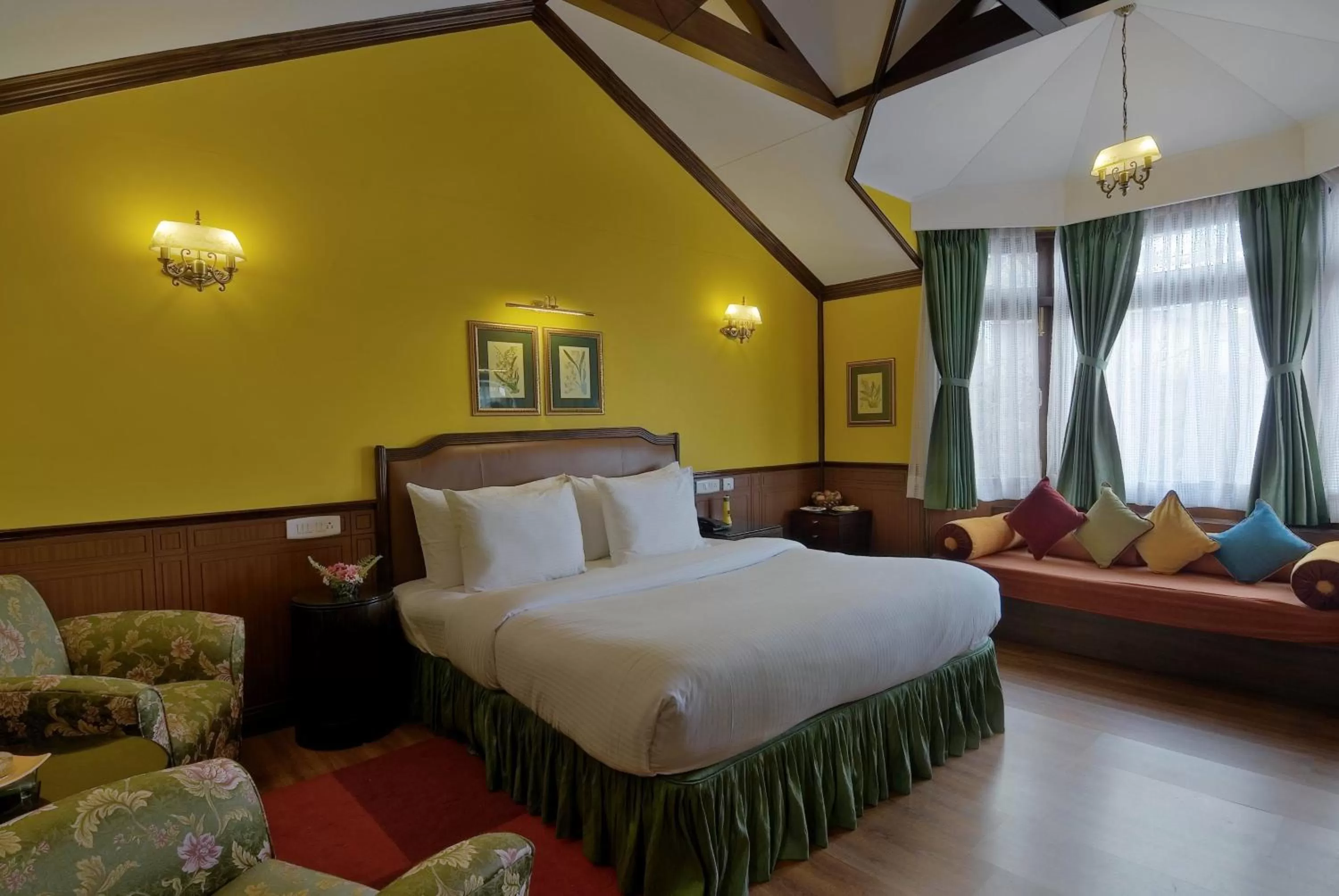 Photo of the whole room, Bed in Mayfair Darjeeling