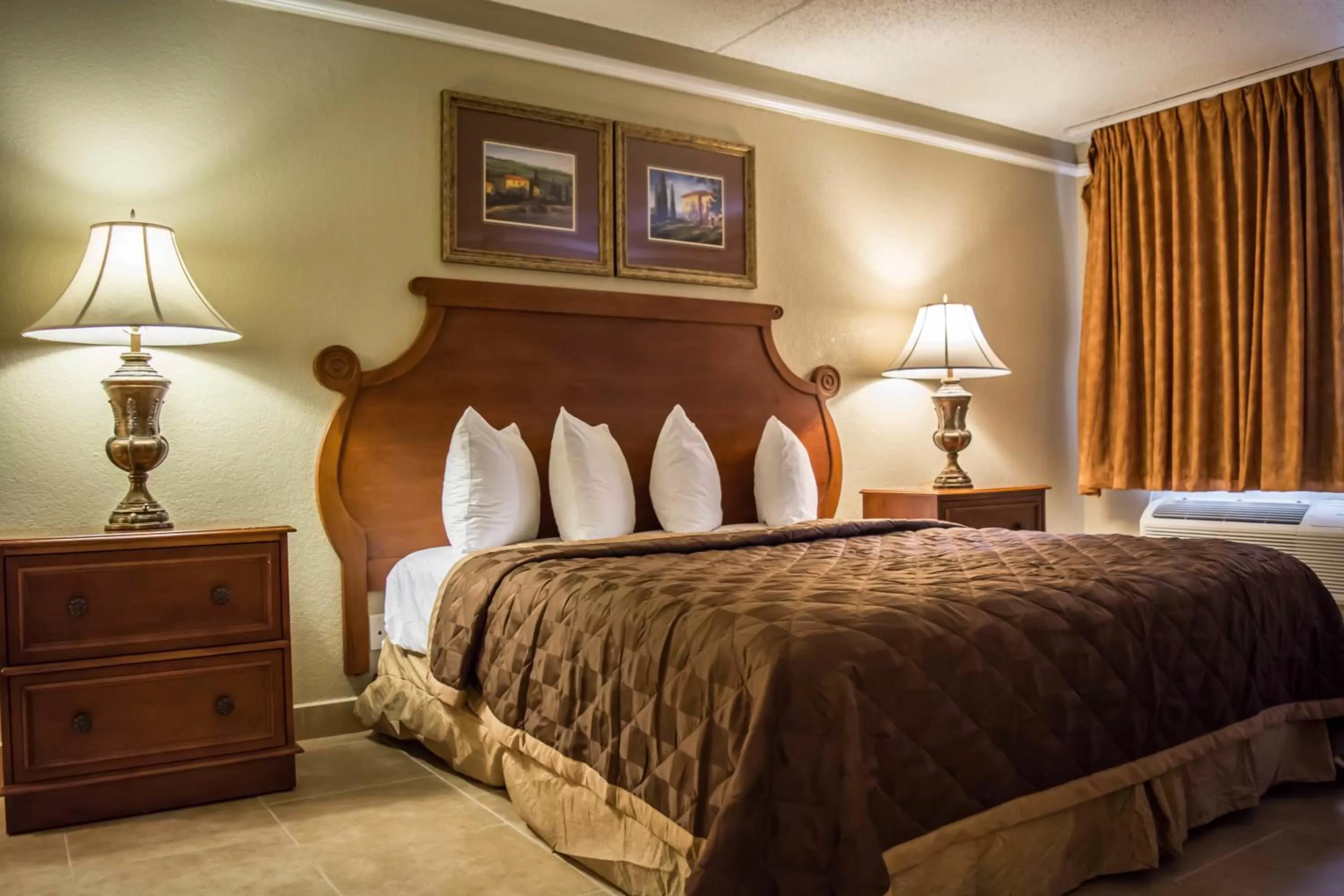 King Room - Accessible/Non-Smoking in Rodeway Inn Near Ybor City - Casino