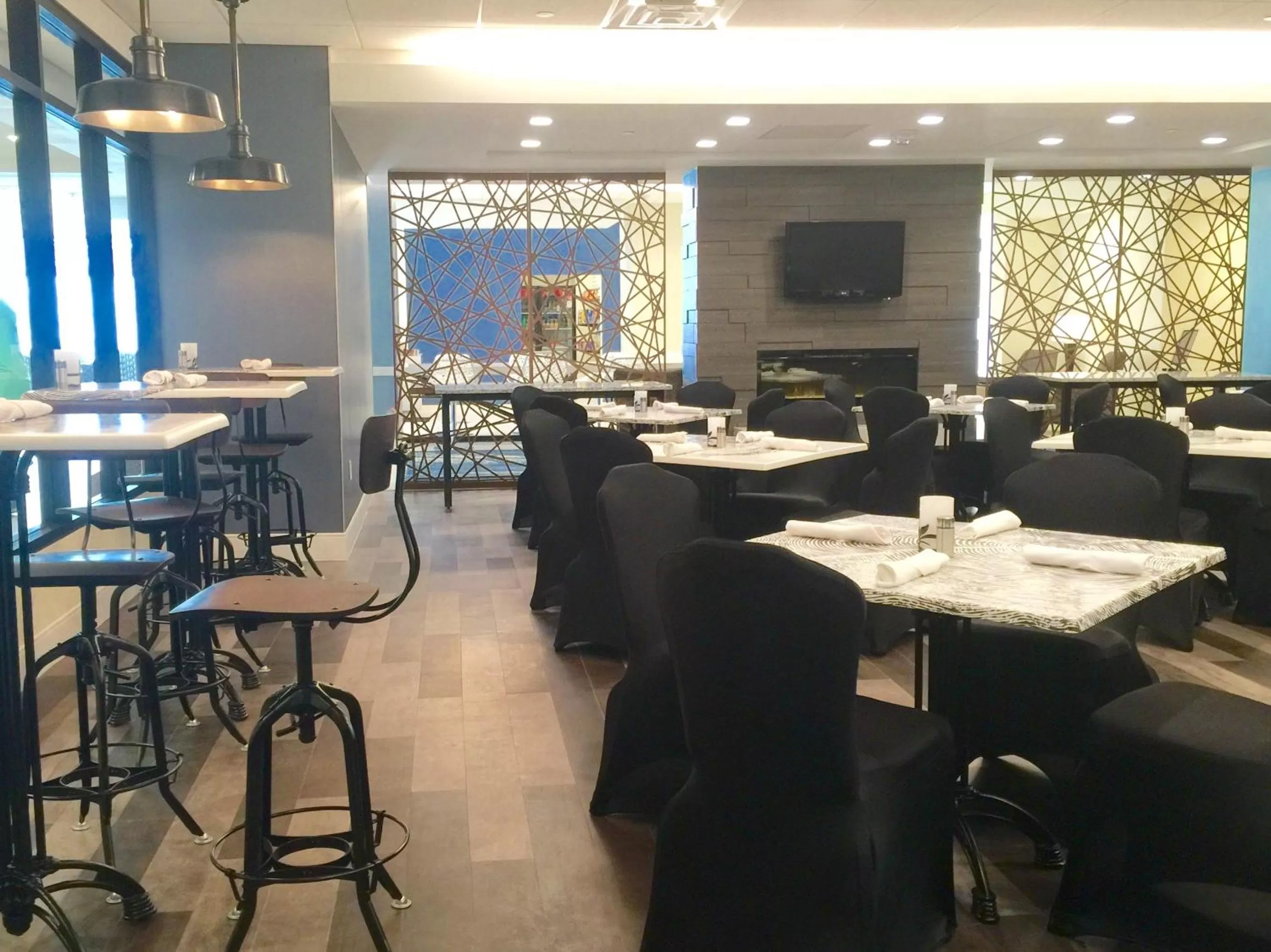 Restaurant/places to eat in Crowne Plaza Hotel and Suites Pittsburgh South by IHG