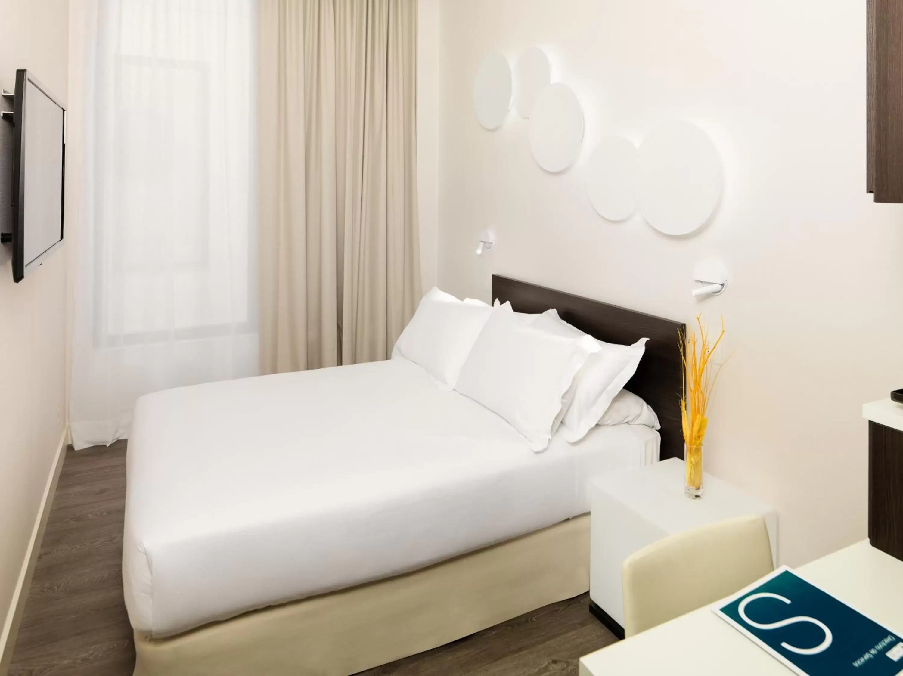 Basic Room in H10 Port Vell 4* Sup Basic Room in H10 Port Vell 4* Sup