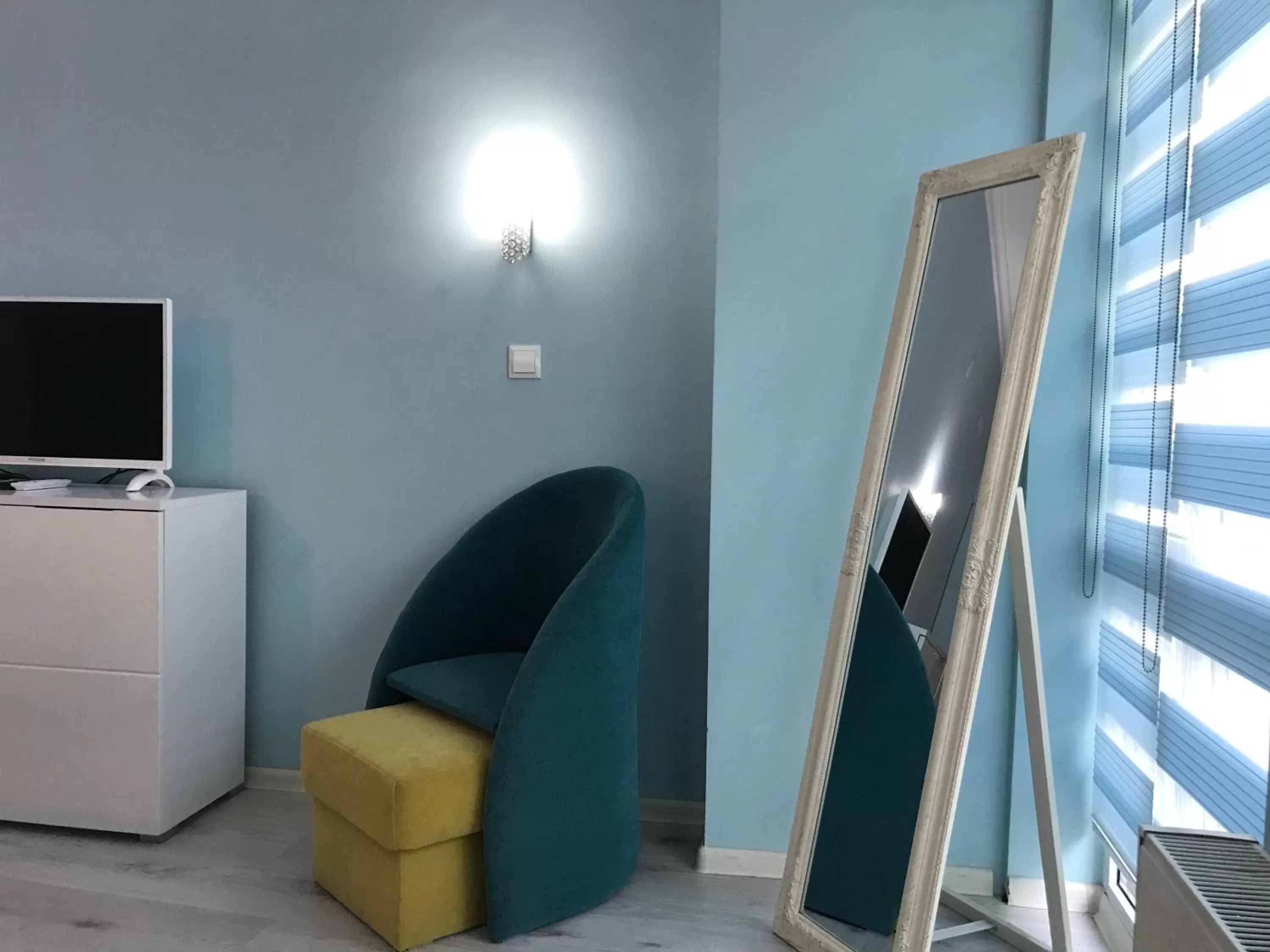 TV and multimedia, Seating Area in White Rose Family Guest House