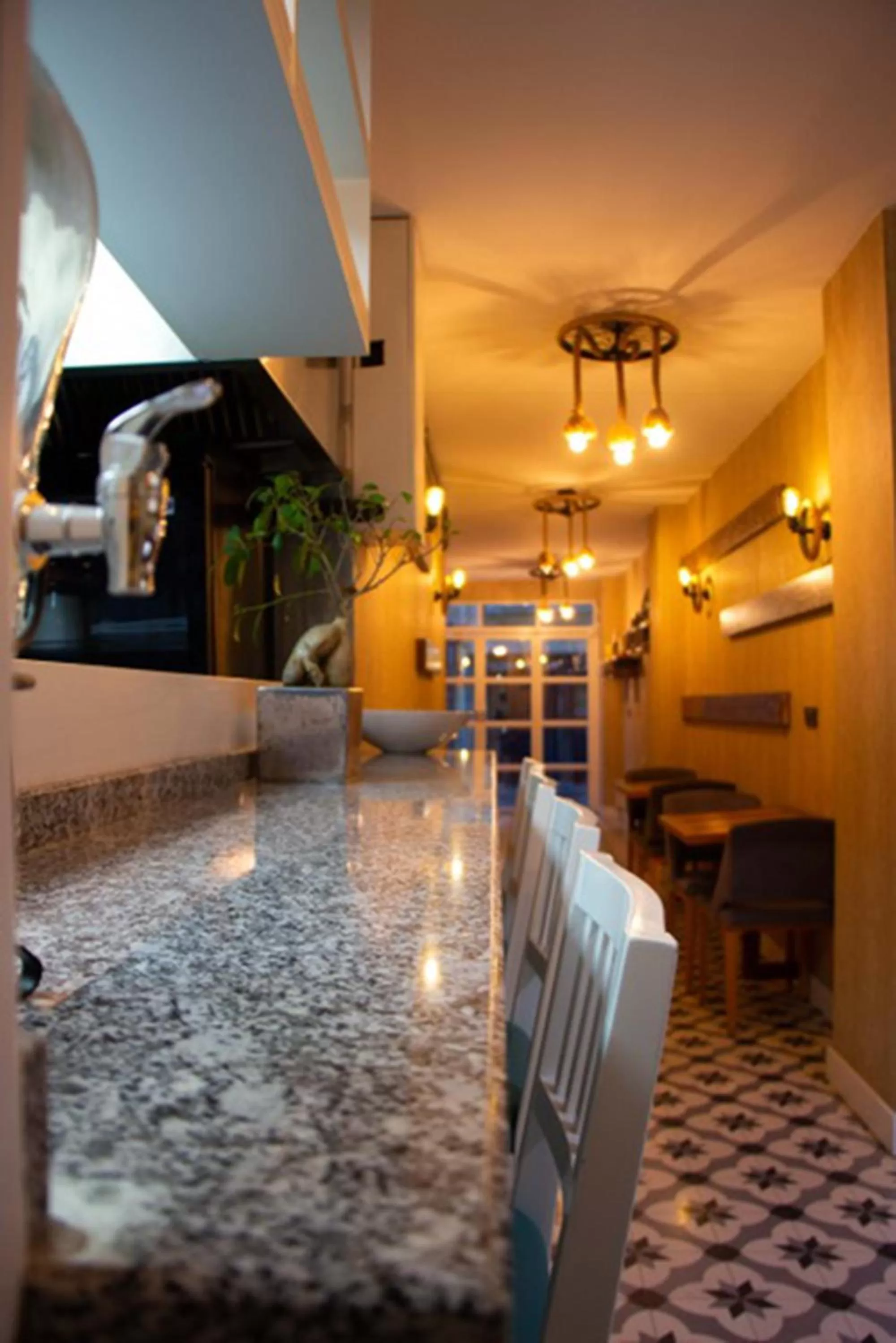 Restaurant/places to eat in Mezzo Hotel