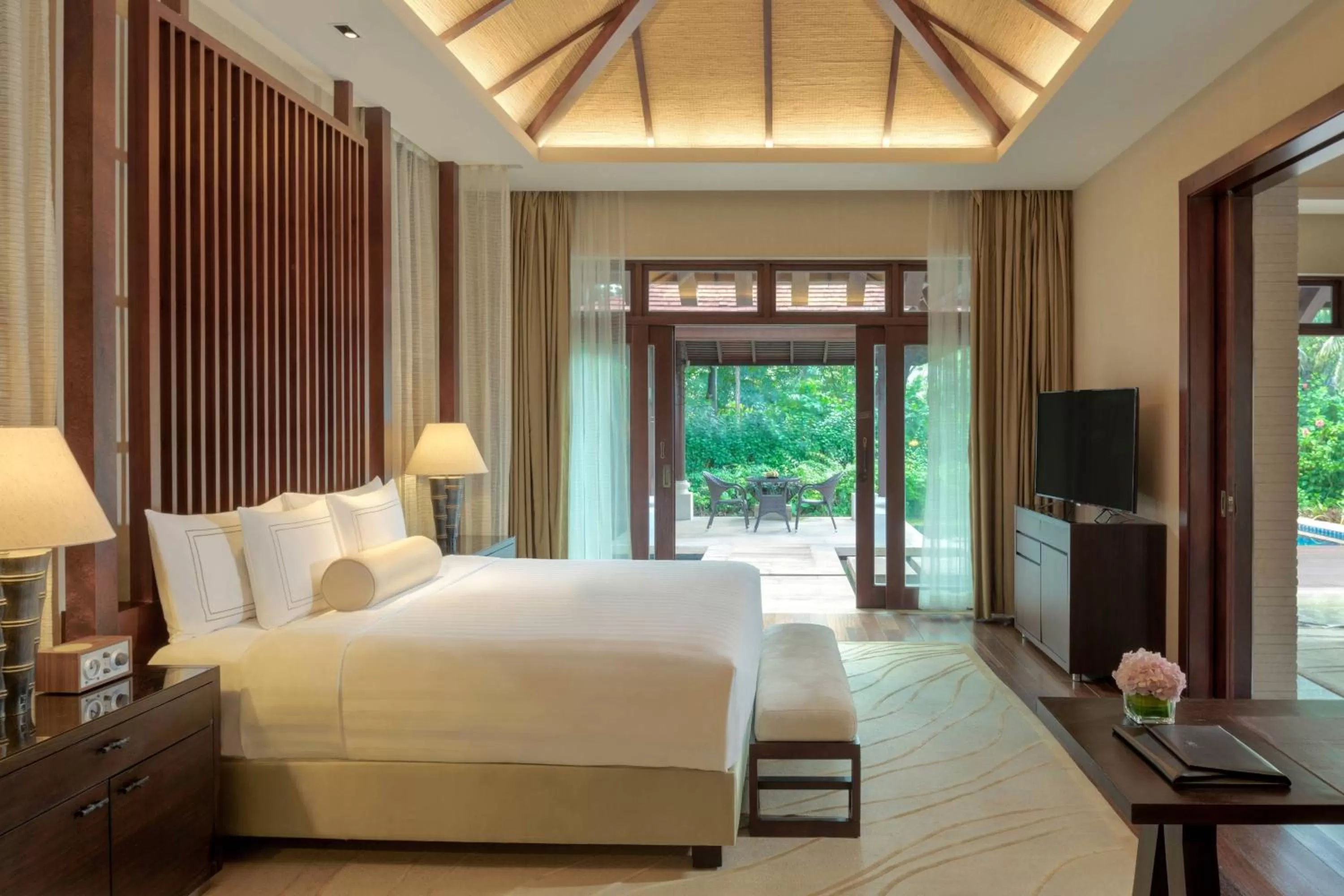 Bedroom, Bed in The Ritz-Carlton Sanya, Yalong Bay