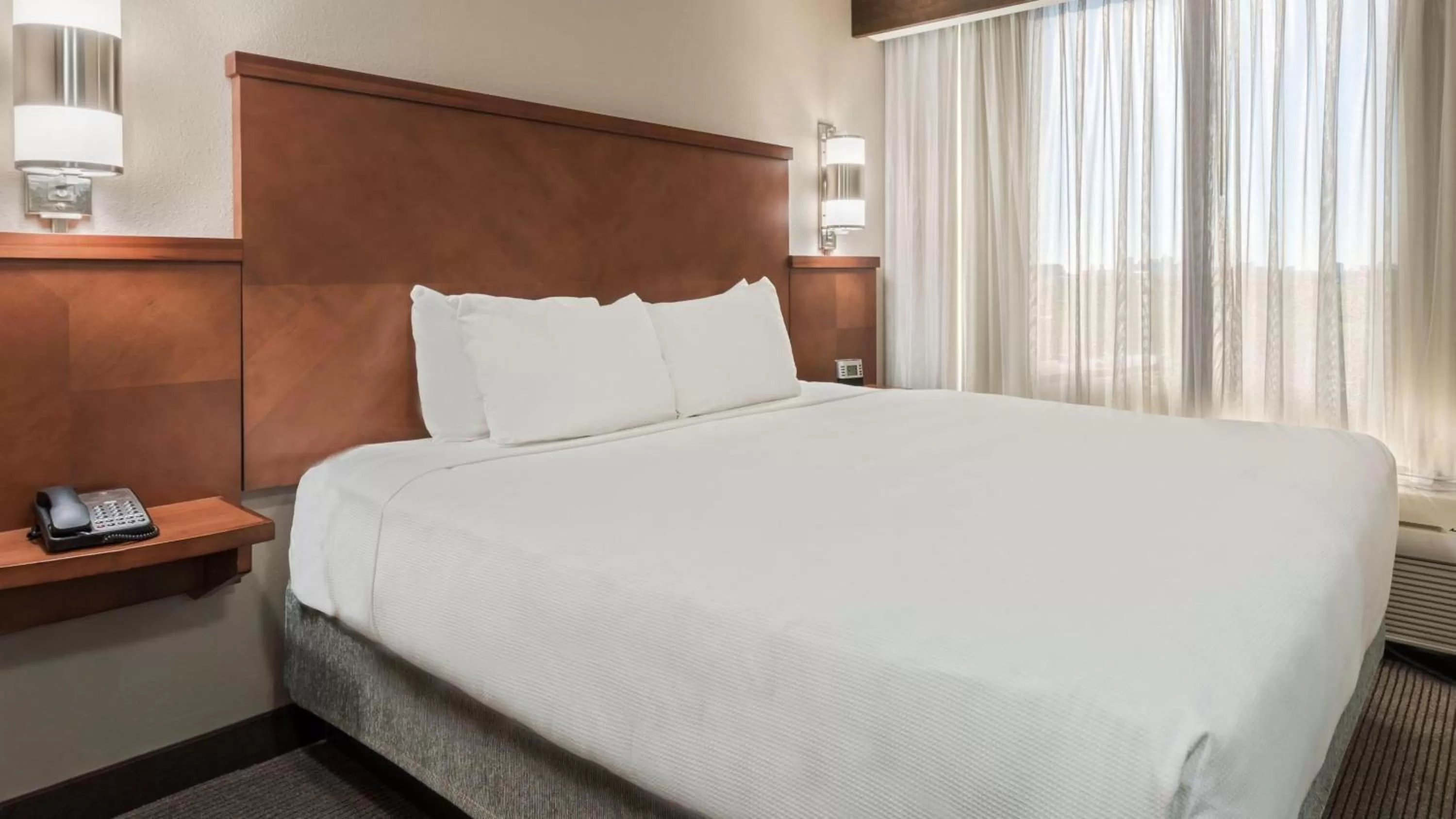 Bed in Hyatt Place Boston - Medford