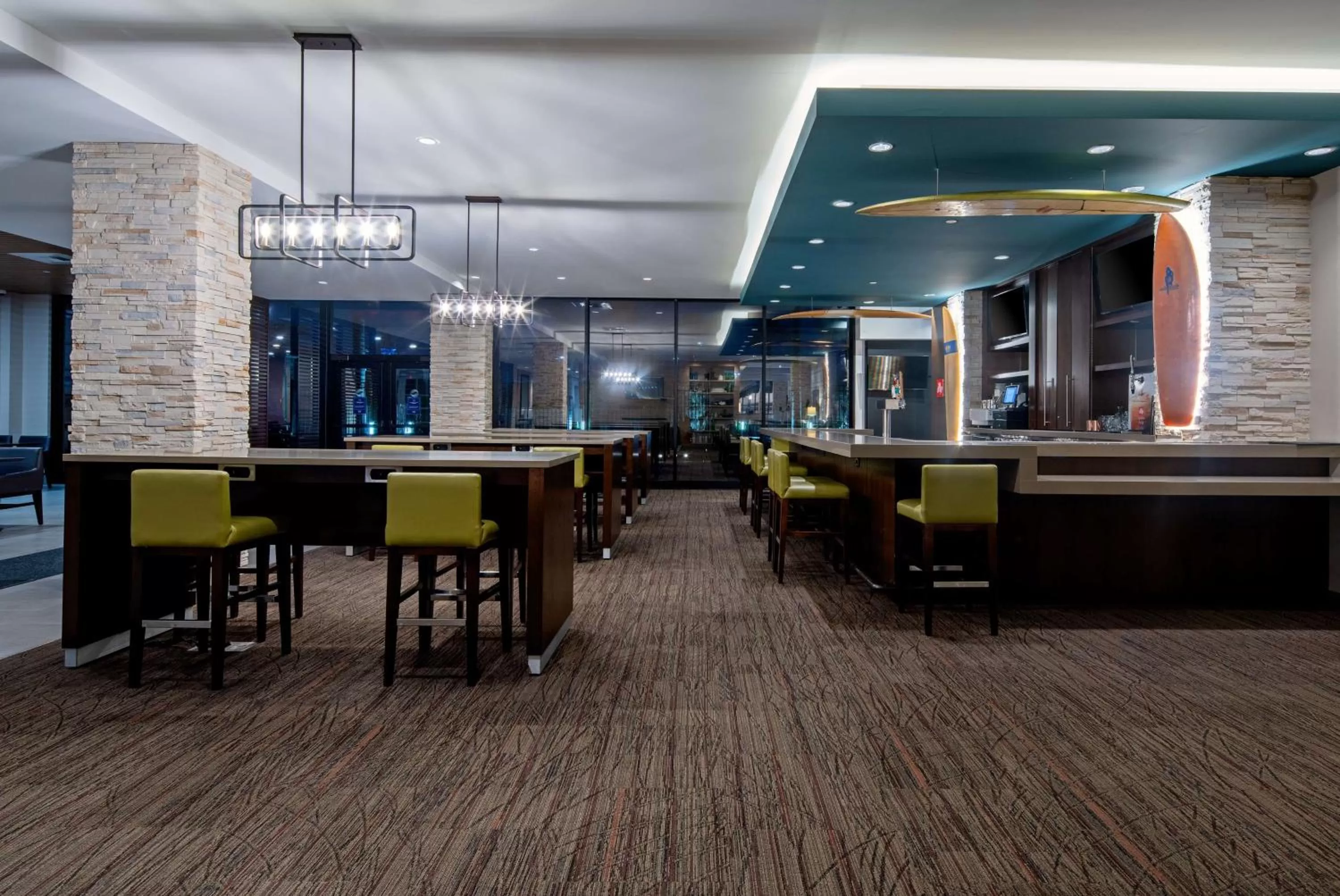 Lounge or bar in SunCoast Hotel Anaheim, Tapestry Collection by Hilton