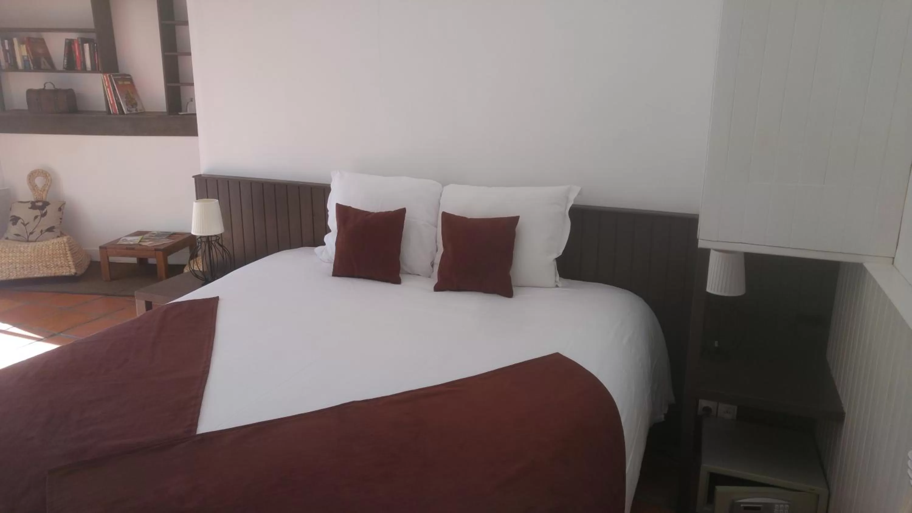 Photo of the whole room, Bed in Le Moulin de Varrians