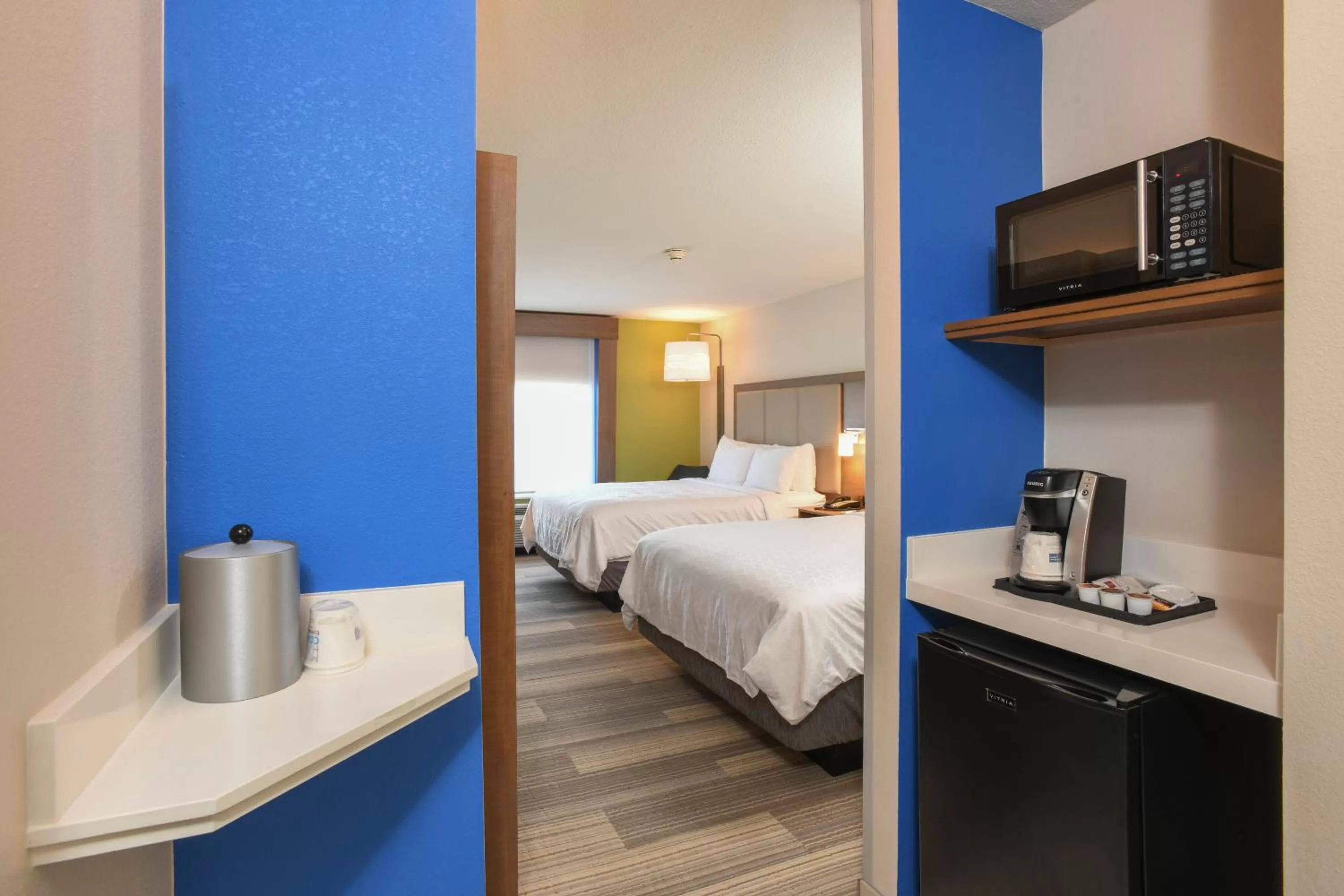 Photo of the whole room, Bed in Holiday Inn Express Hotel & Suites Richwood - Cincinnati South by IHG
