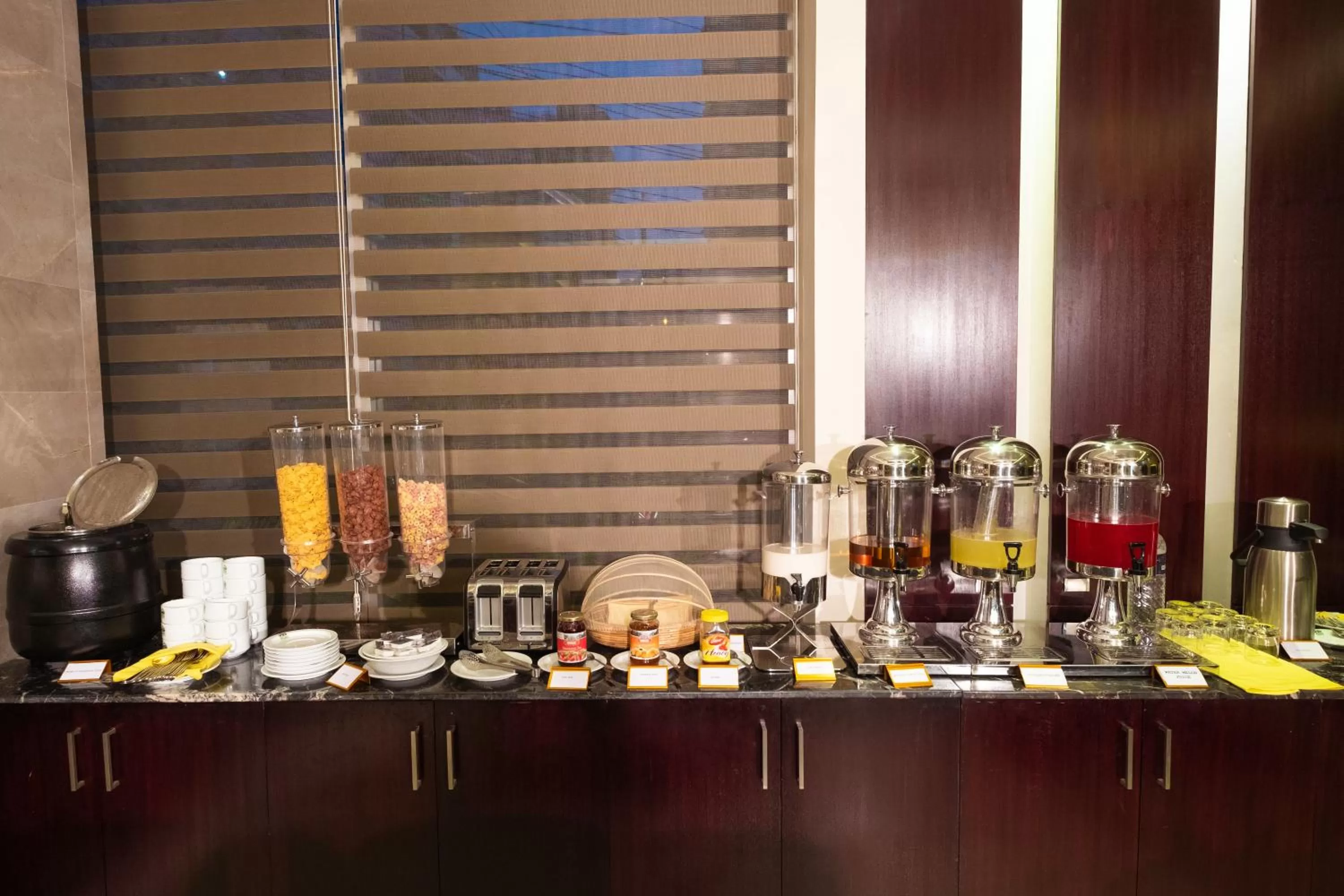 Restaurant/places to eat in After Hours Residence