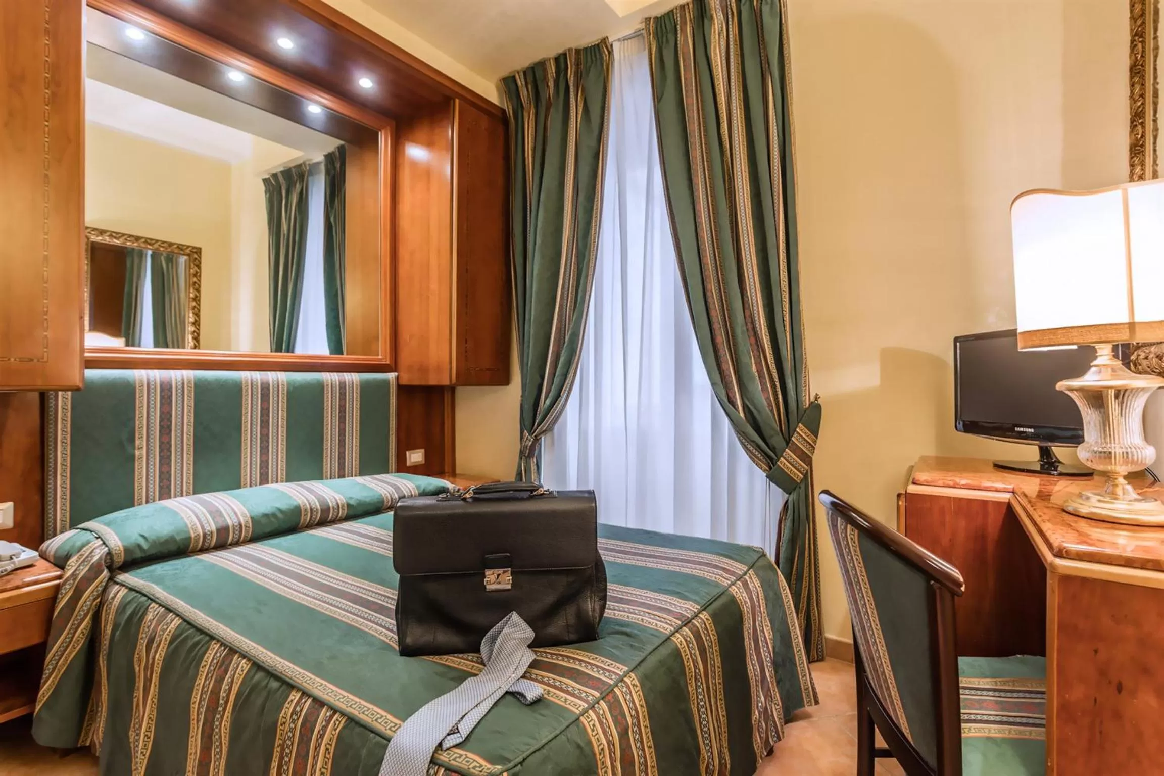 Photo of the whole room, Bed in Raeli Hotel Archimede
