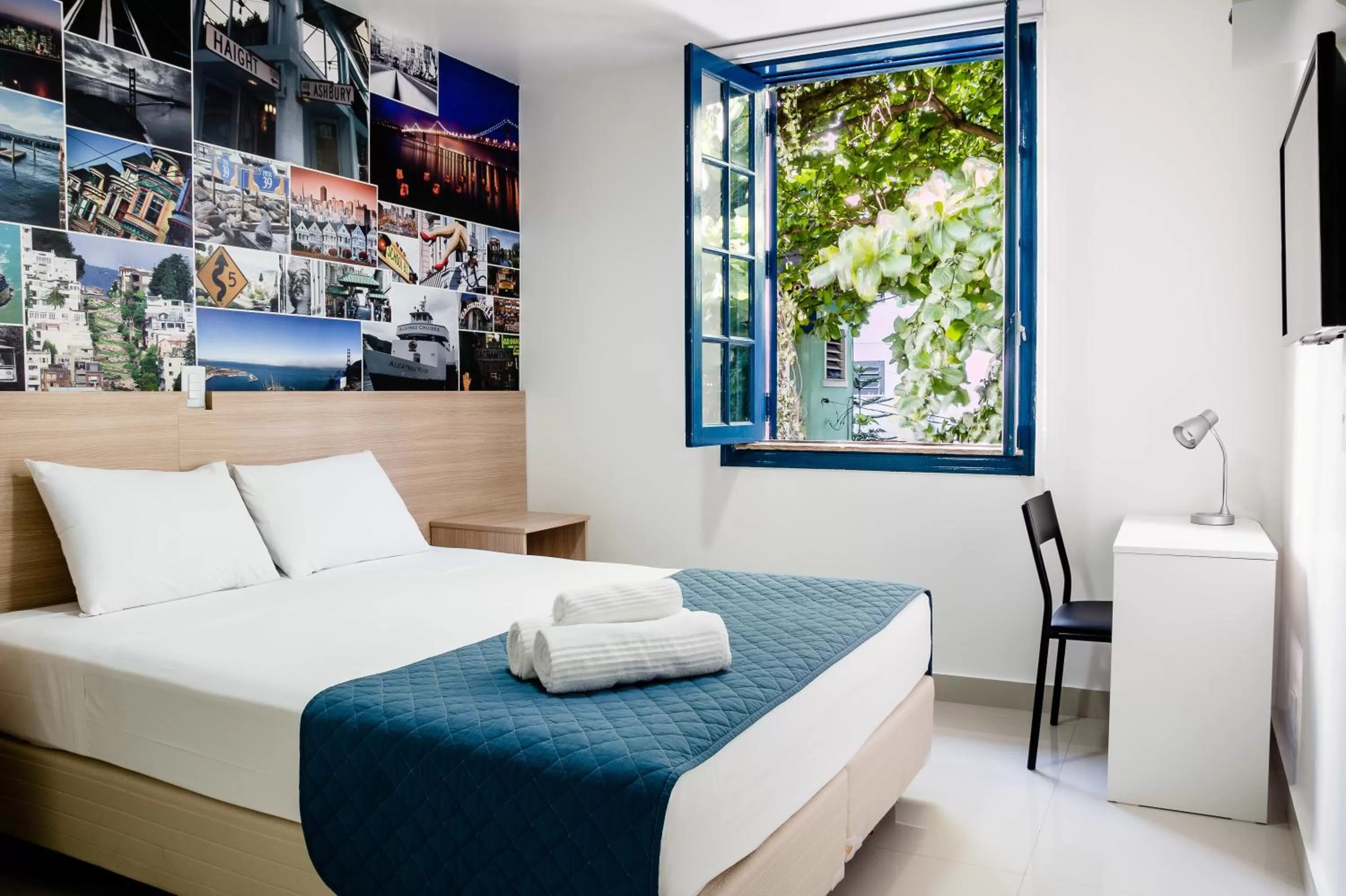 Photo of the whole room, Bed in Injoy Suítes & Aparts