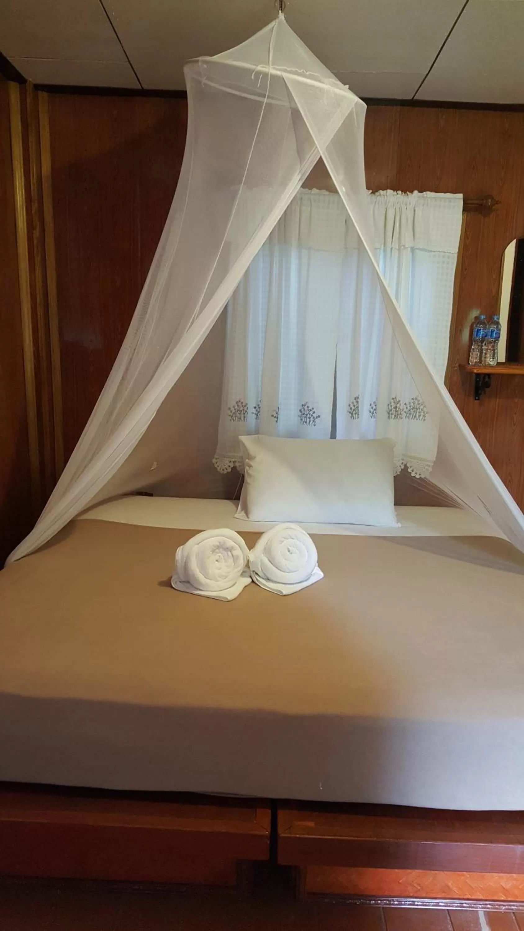 Bed in Khao Sok Jungle Huts Resort