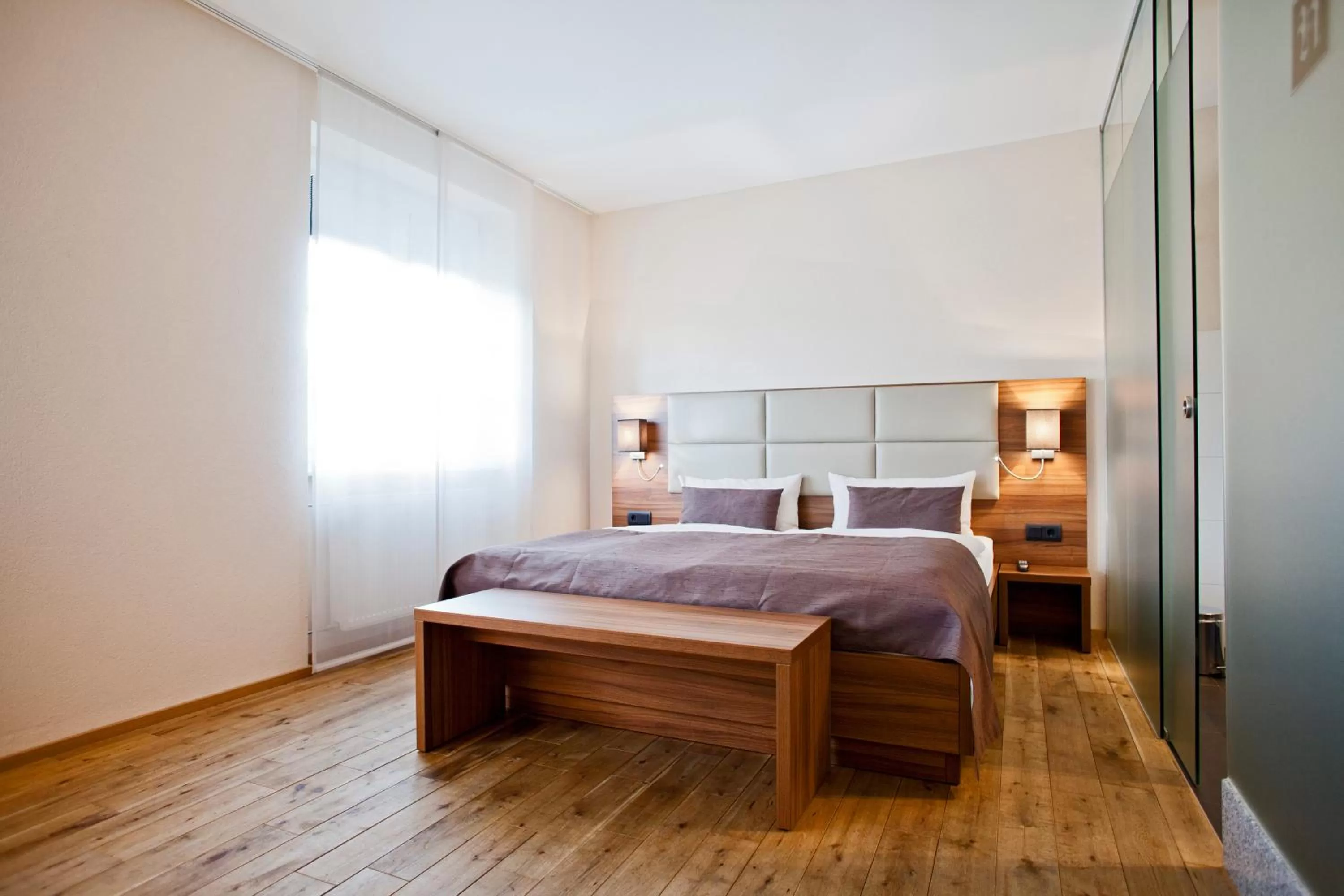 Day, Bed in Kunsthotel "Drei König" am Marktplatz Stadt Lörrach