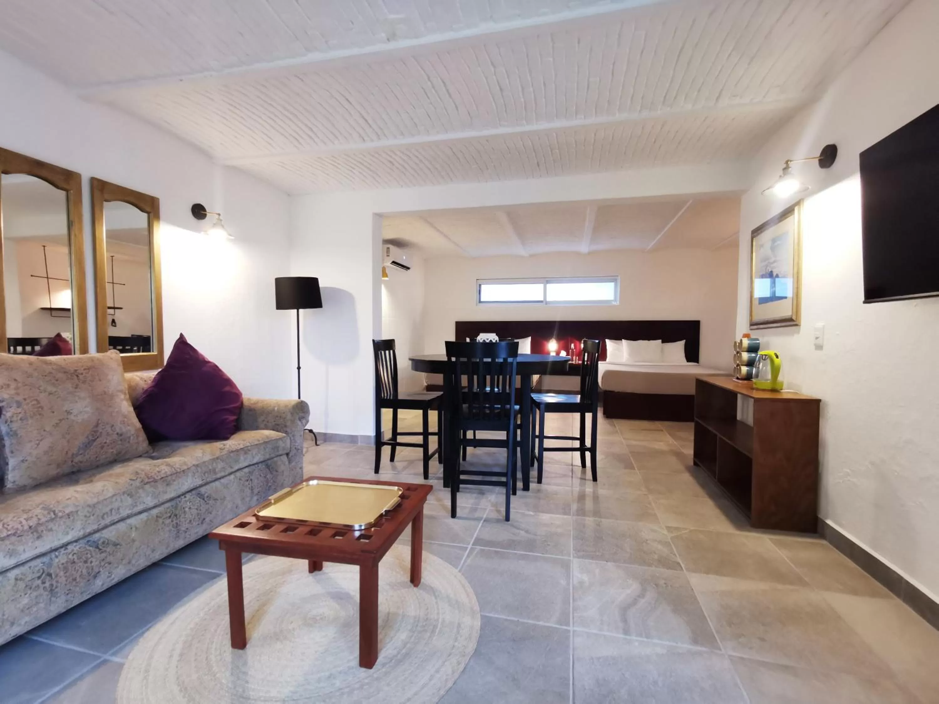 TV and multimedia in Plaza Chapala Hotel