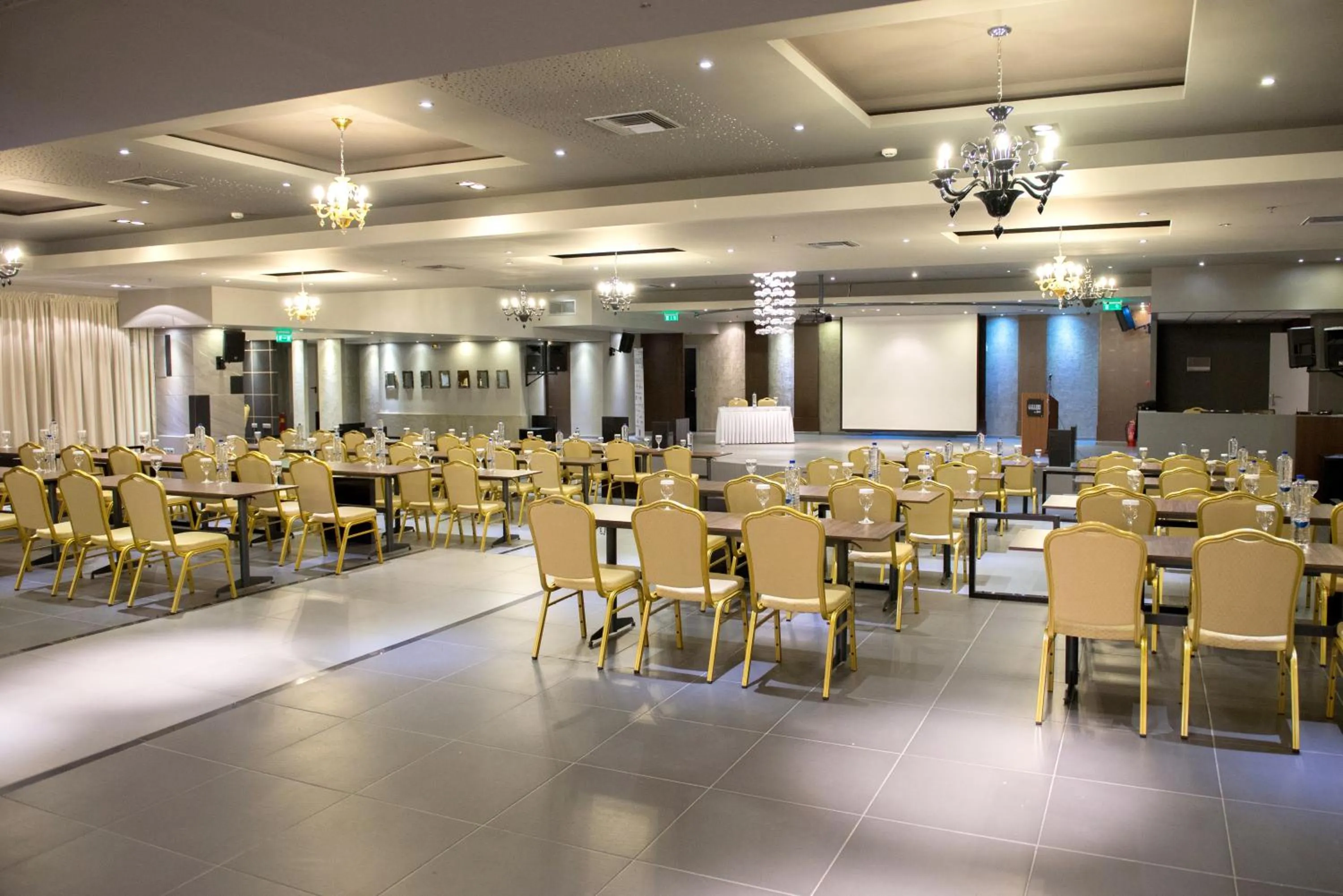 Business facilities in Gallery Art Hotel