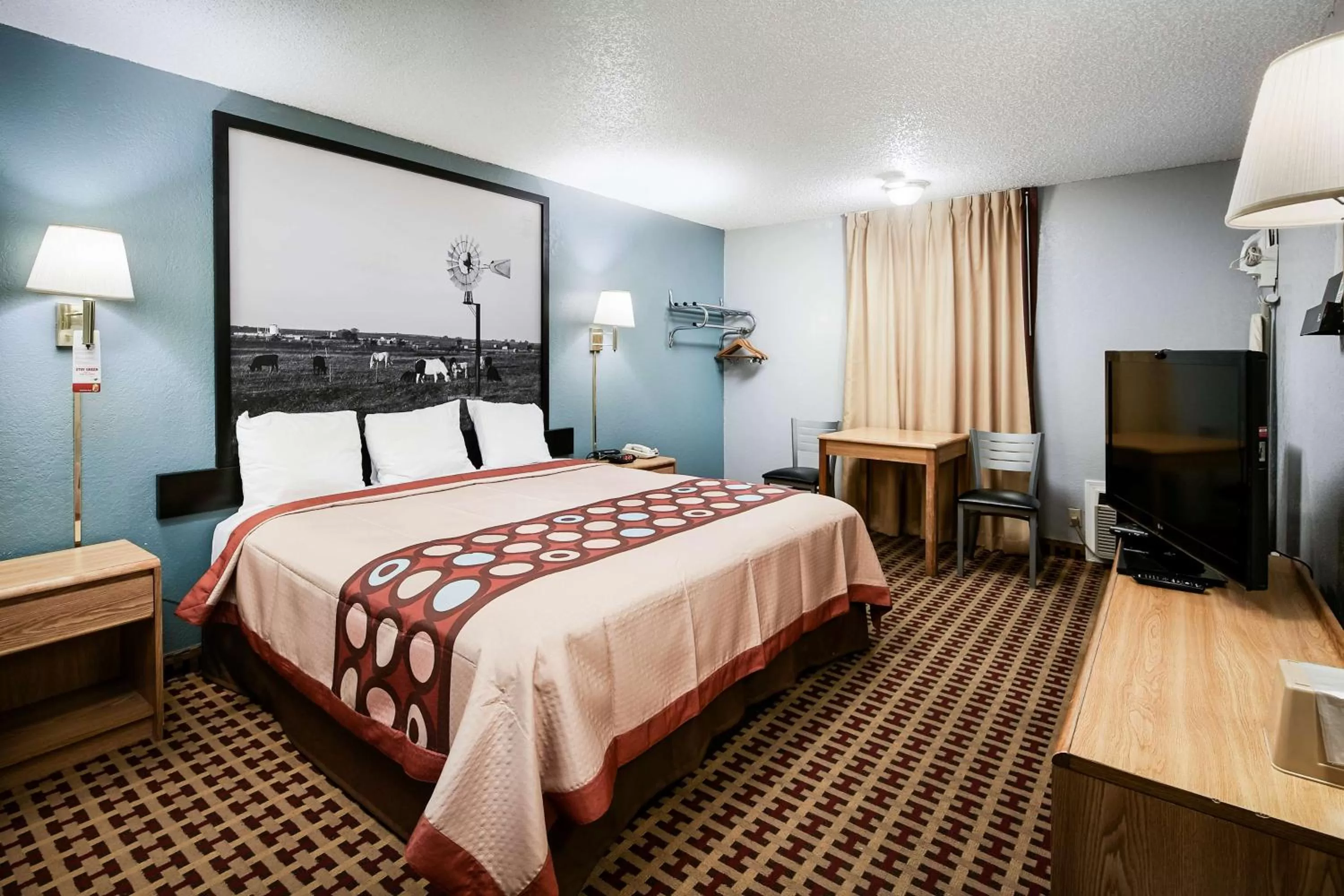 Photo of the whole room, Bed in Super 8 by Wyndham Elk City