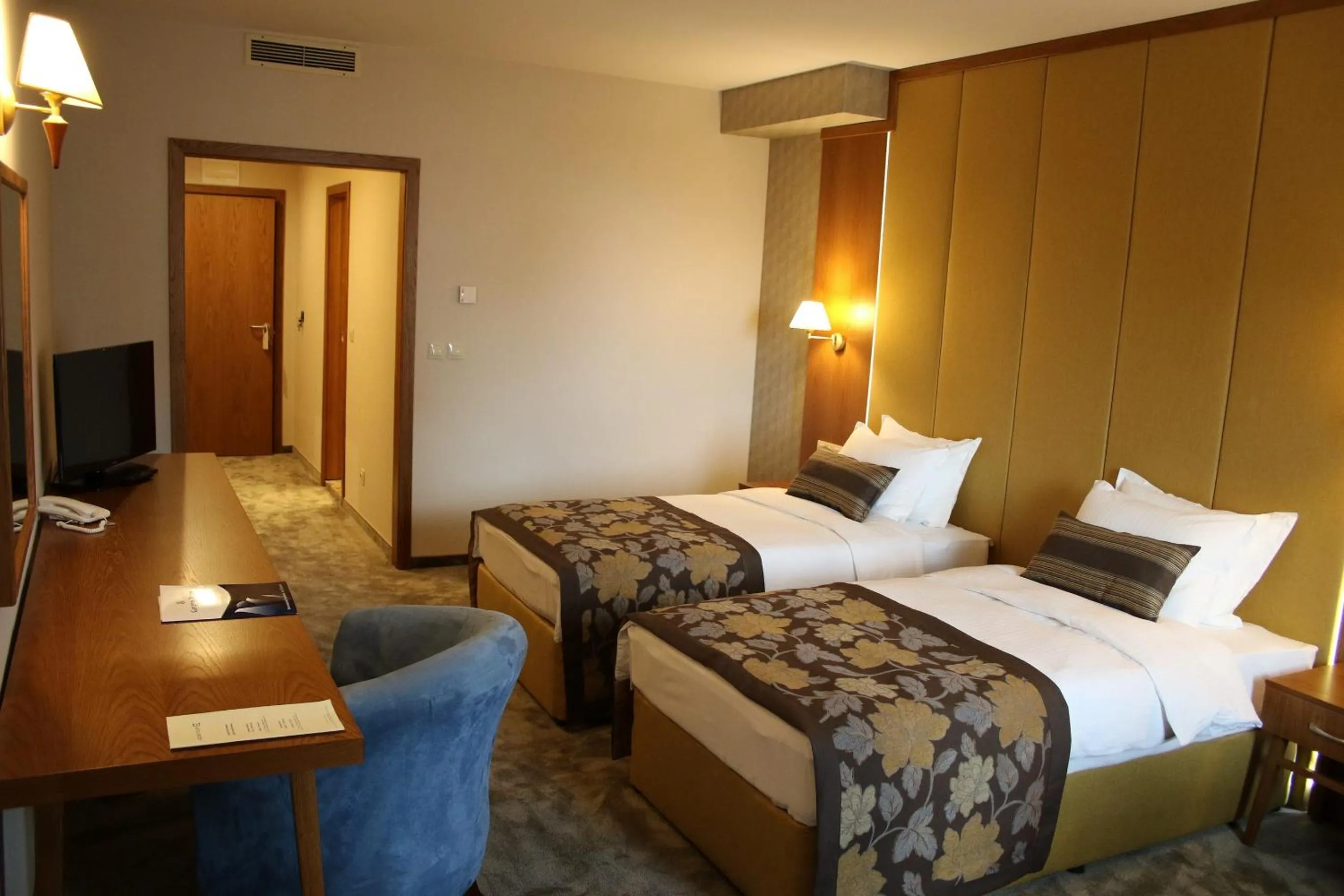 Photo of the whole room, Bed in Hotel Golden Tulip Varna