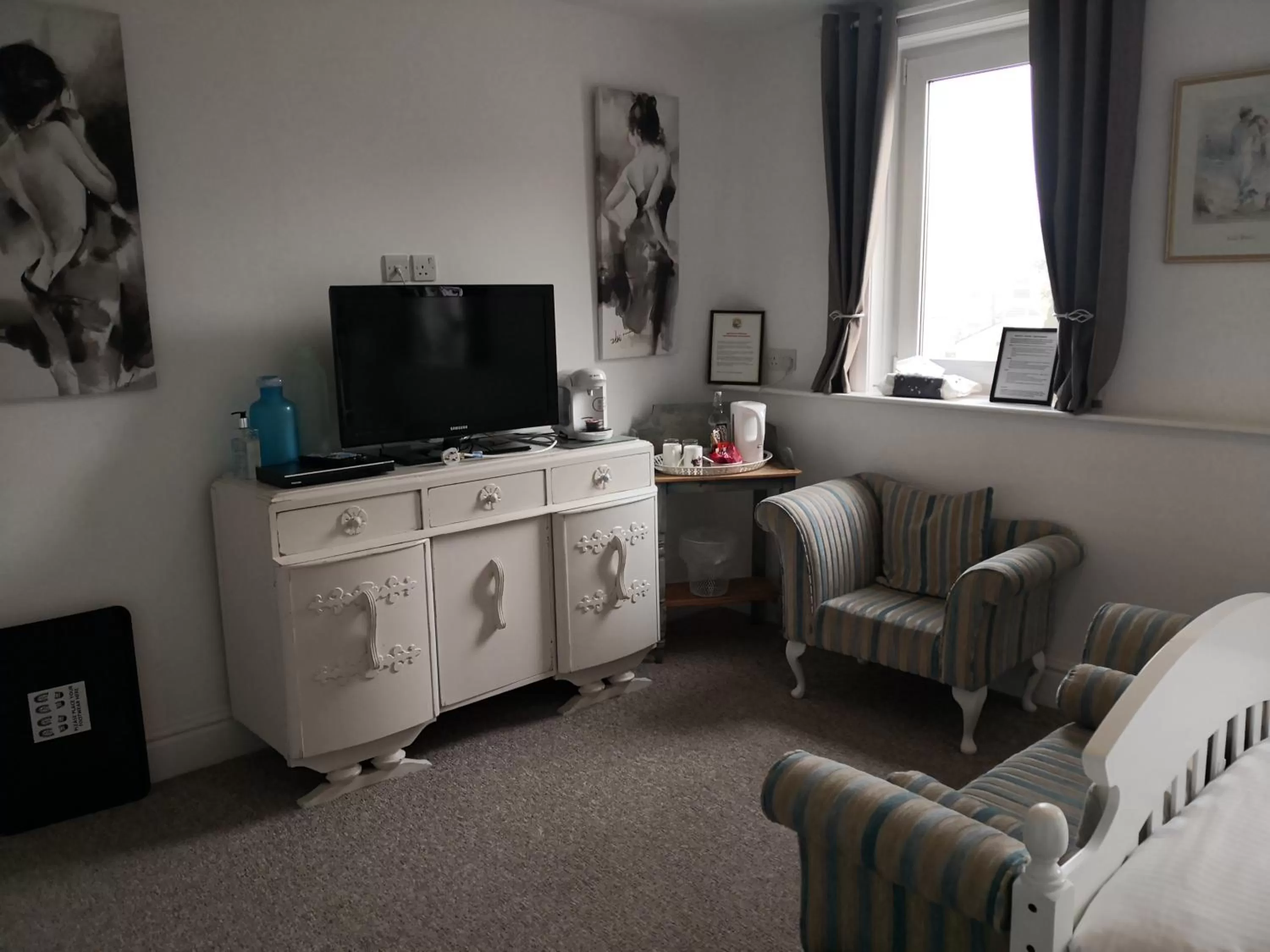 Seating area in Sunset Guest House