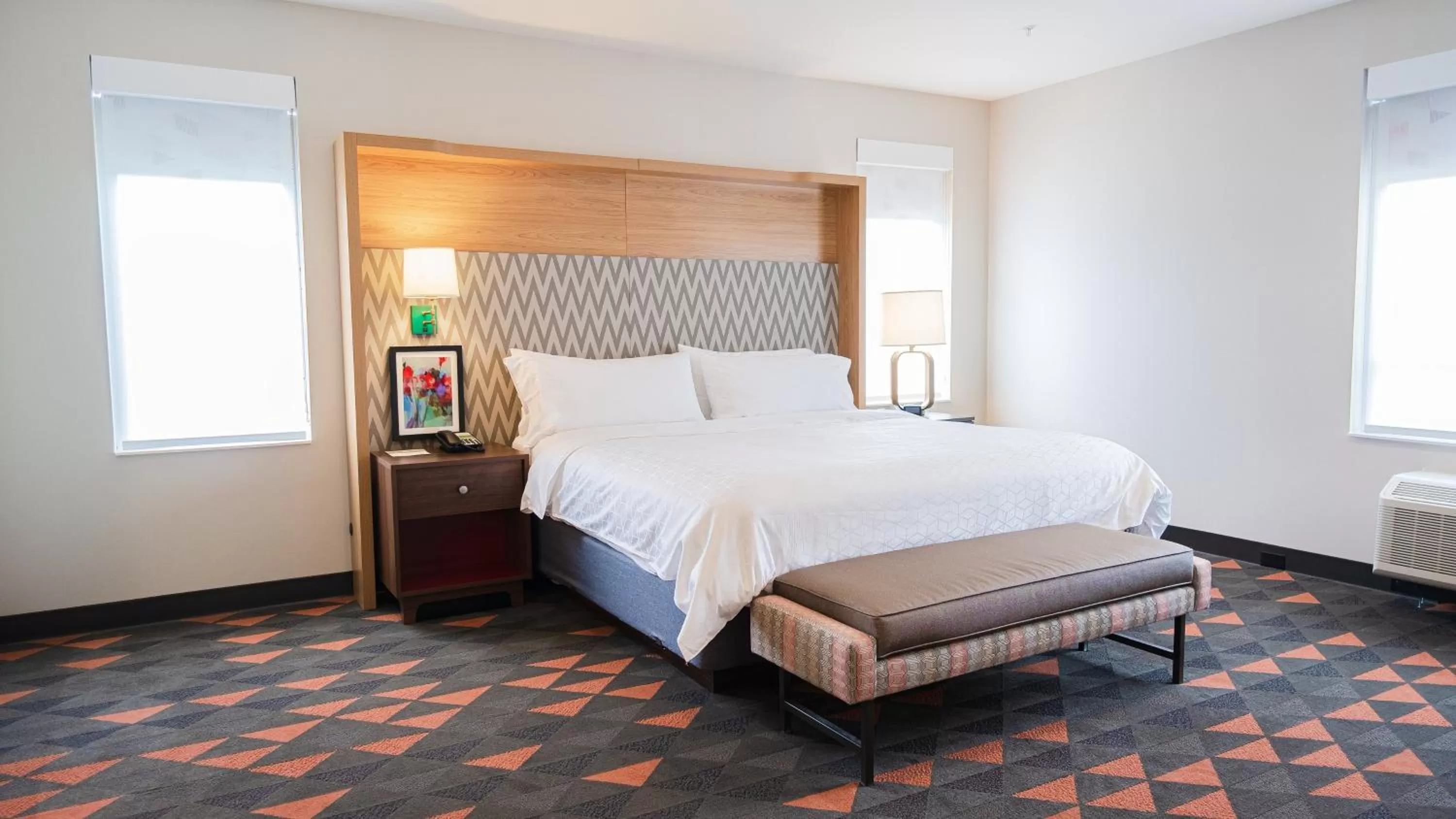 Photo of the whole room, Bed in Holiday Inn & Suites Philadelphia W - Drexel Hill by IHG