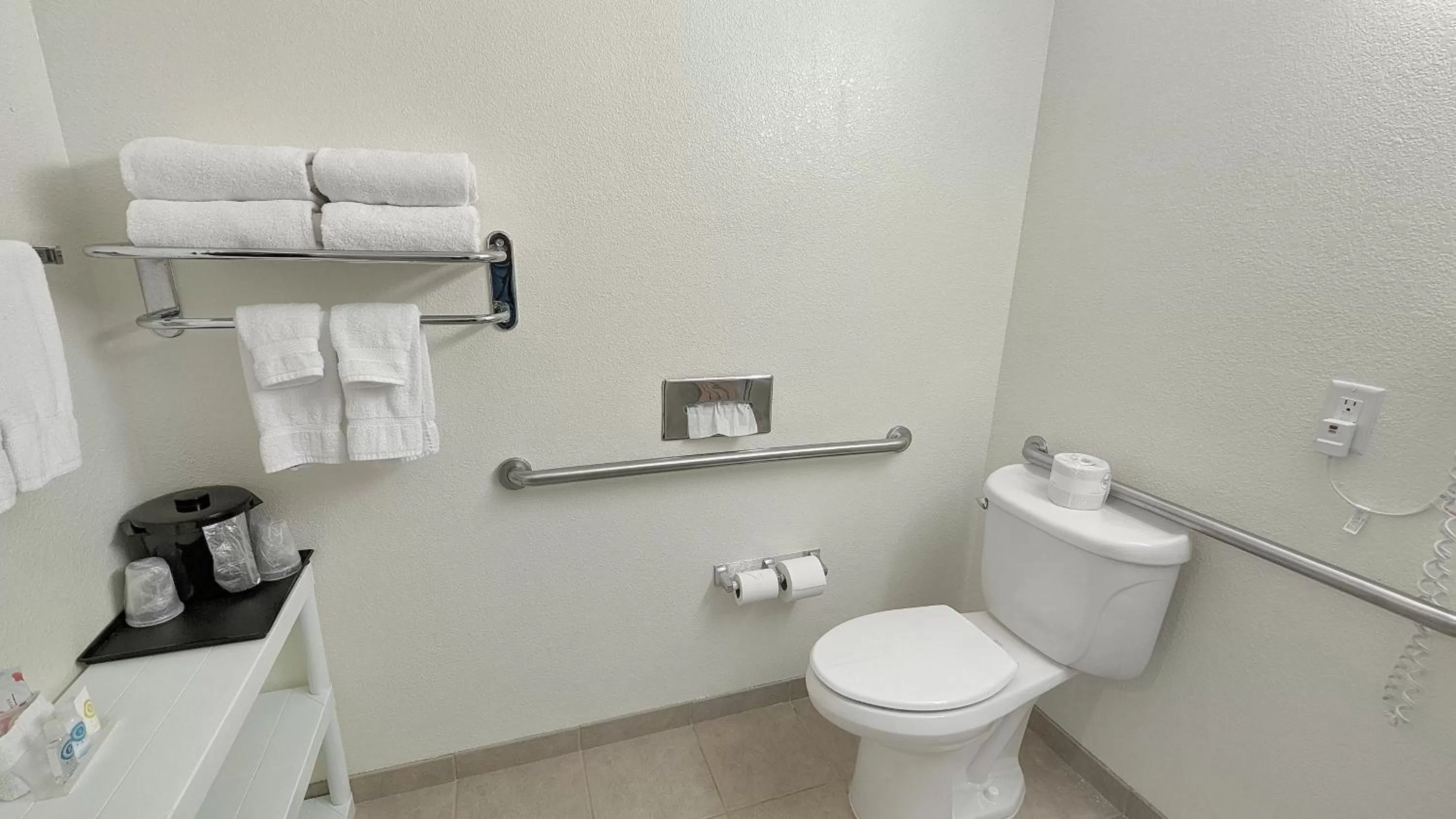 Estherville Hotel & Suites