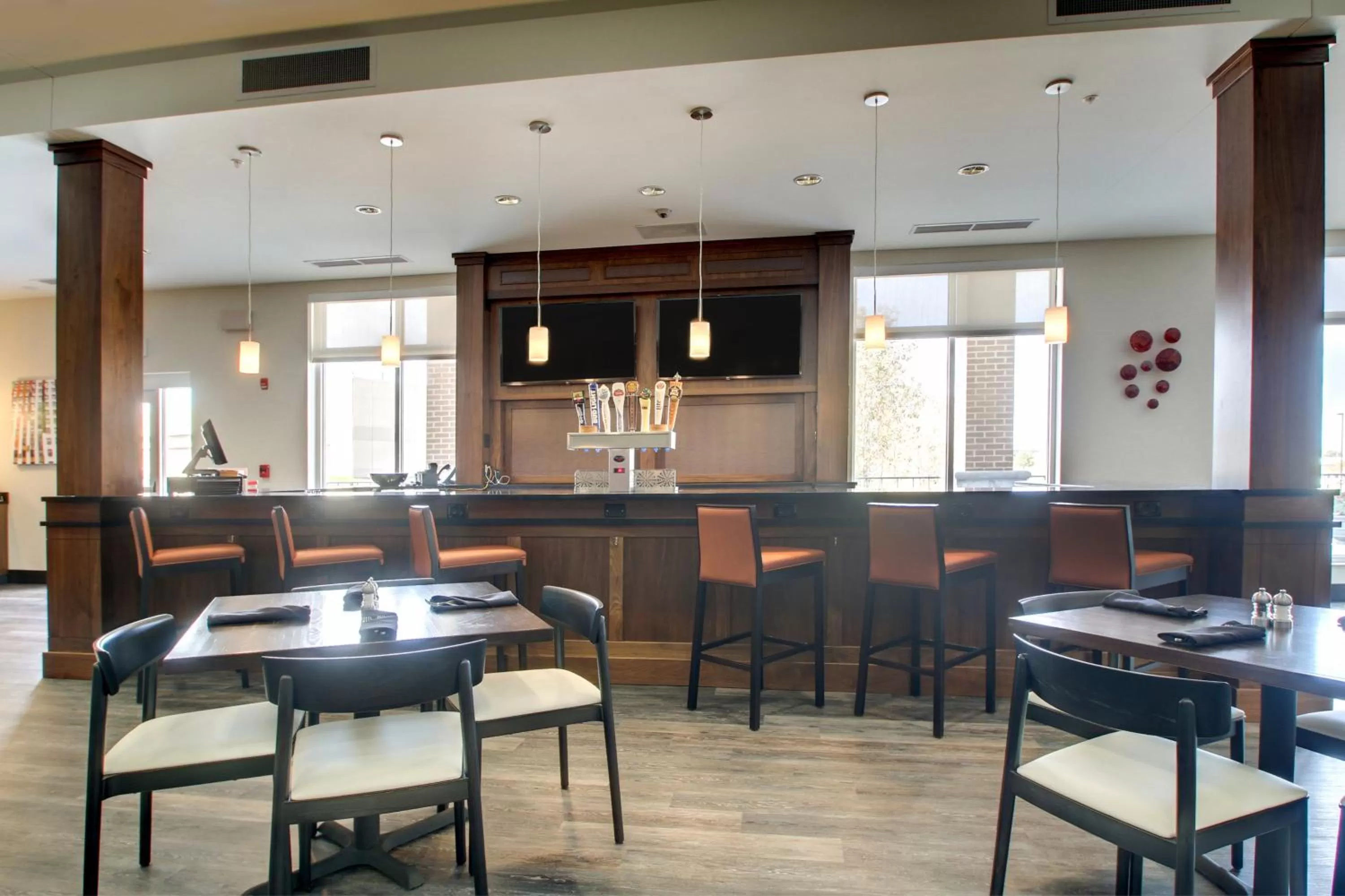 Restaurant/places to eat in Holiday Inn & Suites Peoria at Grand Prairie by IHG