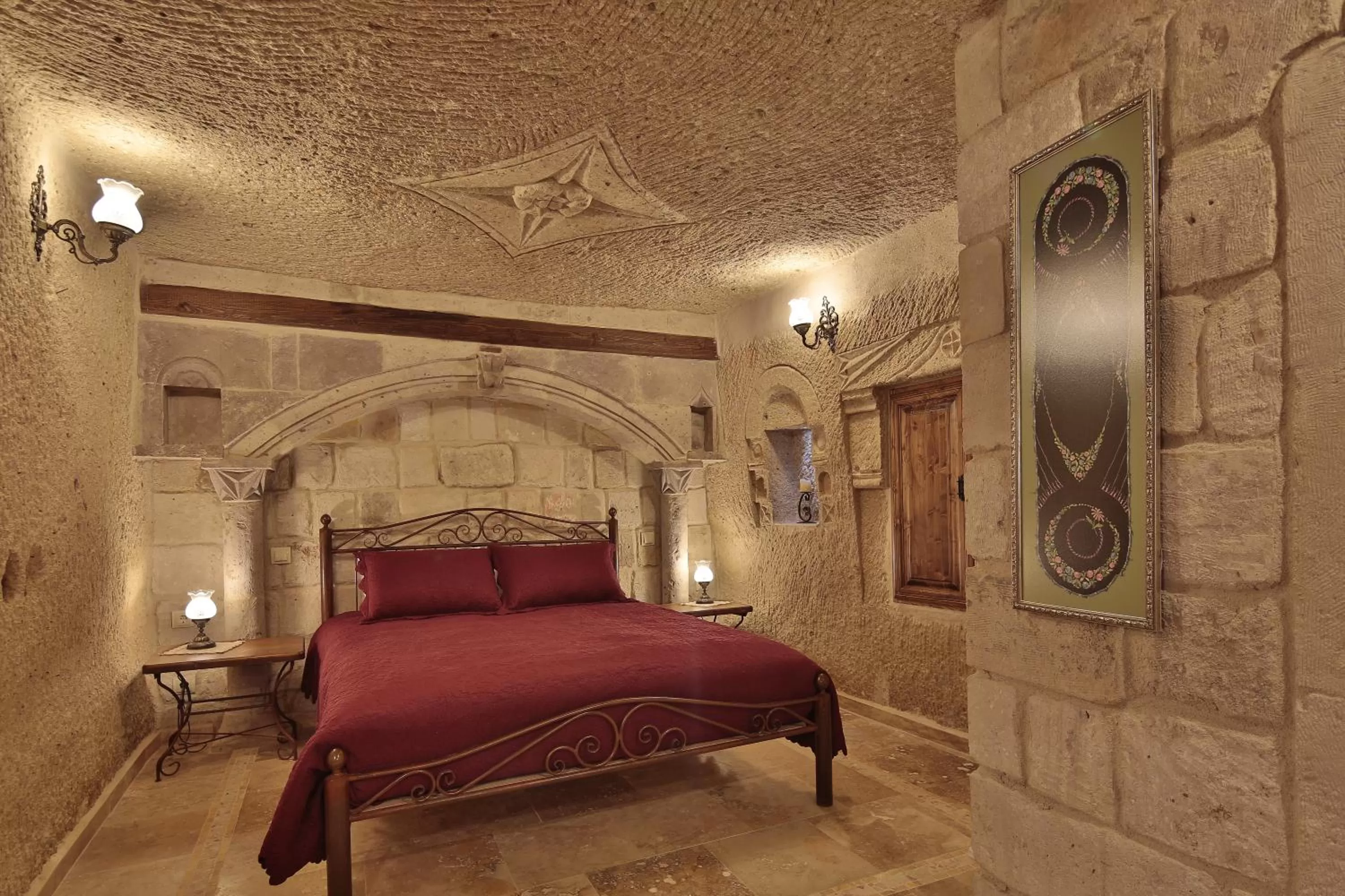 Shower, Bed in Vista Cave Hotel