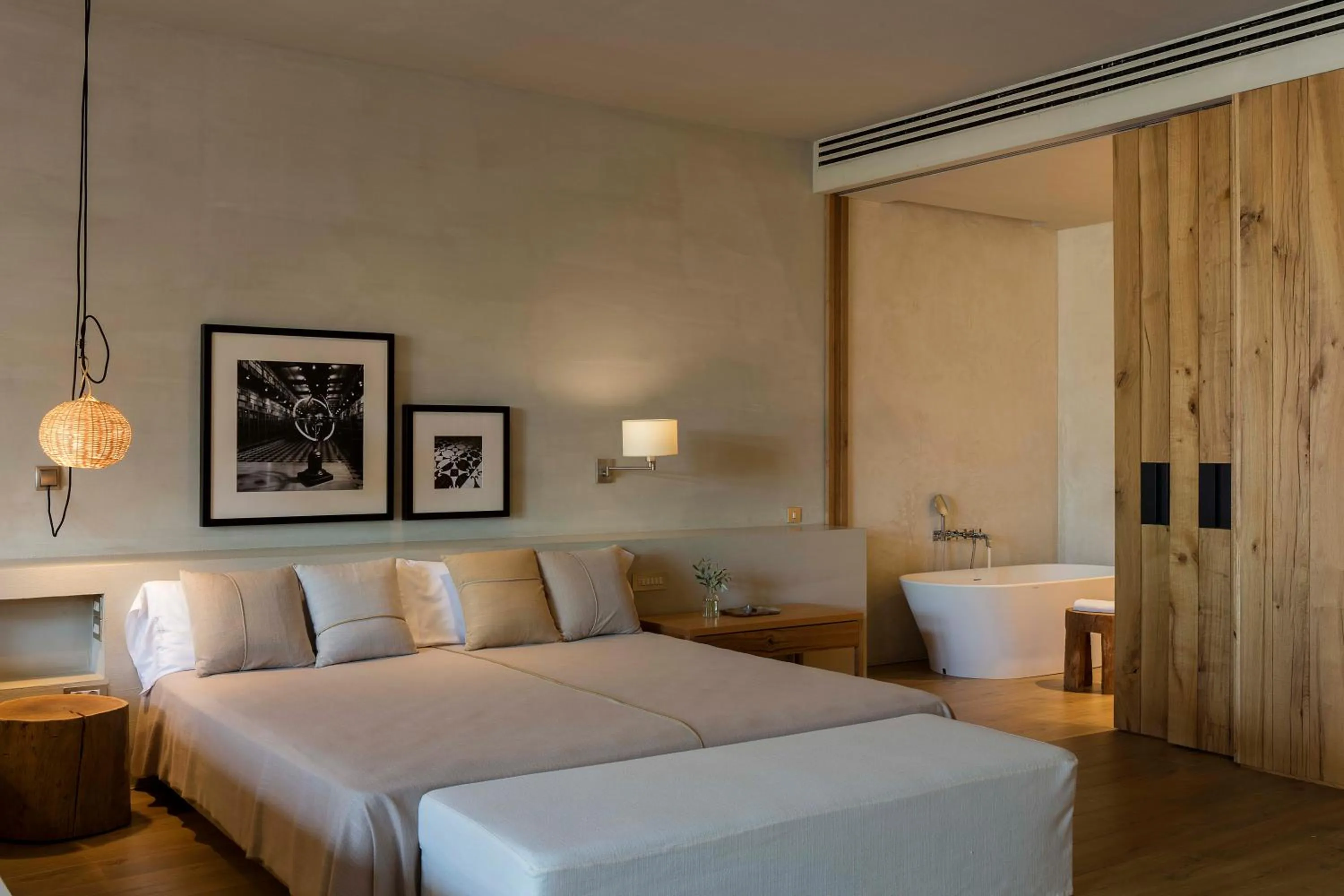 Bedroom, Bed in Hotel Peralada Wine Spa & Golf