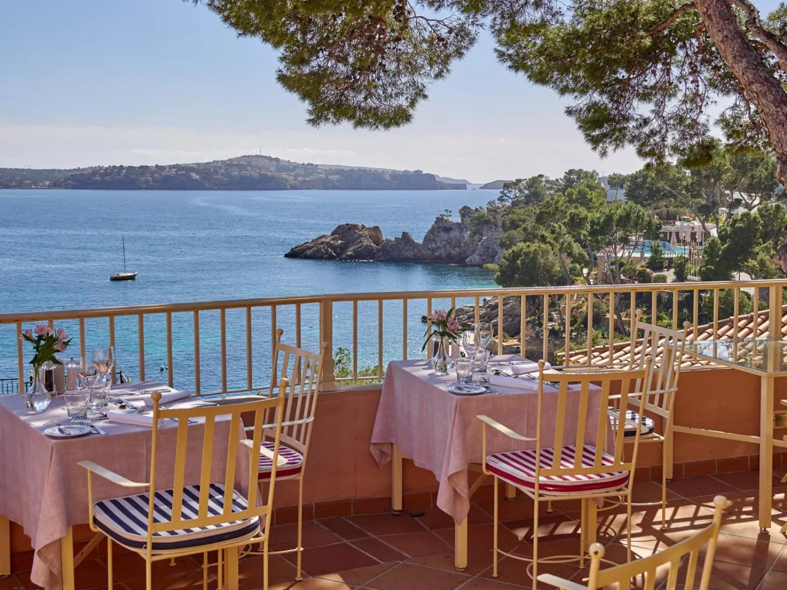 Restaurant/places to eat in Hotel Petit Cala Fornells