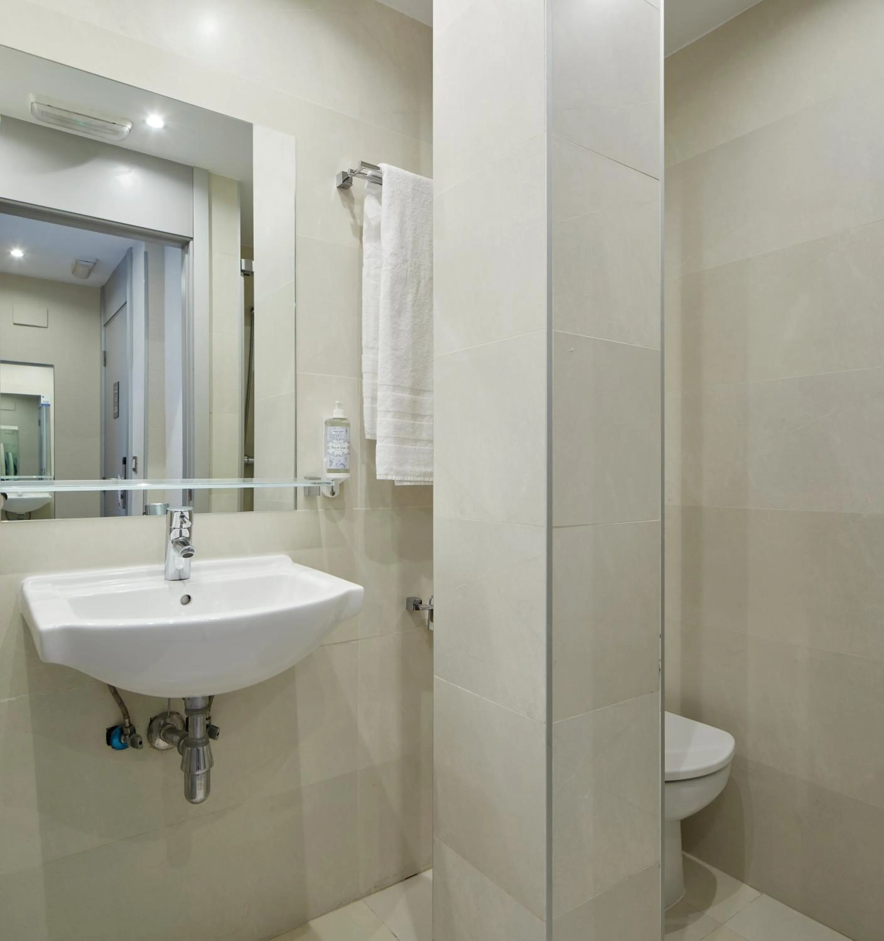 Bathroom in Welcome Gros Hotel