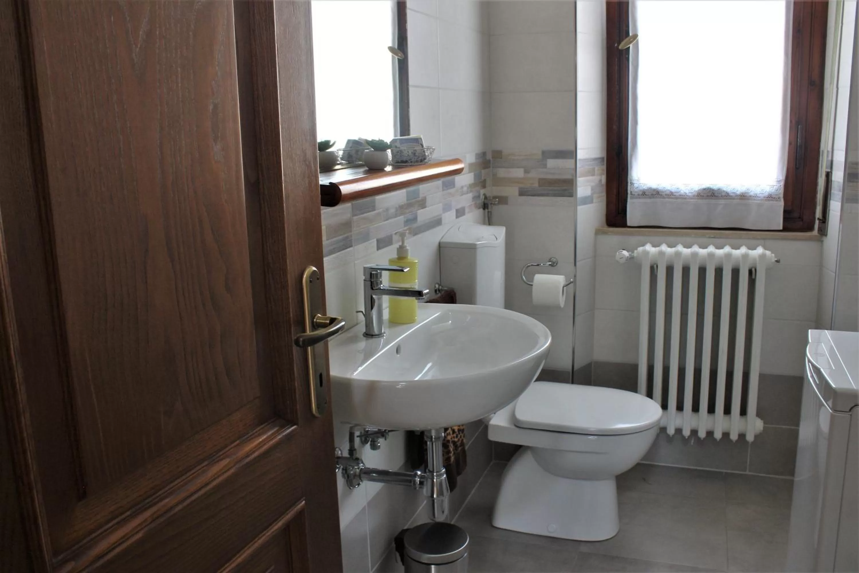 Shower, Bathroom in B&B BORGHI