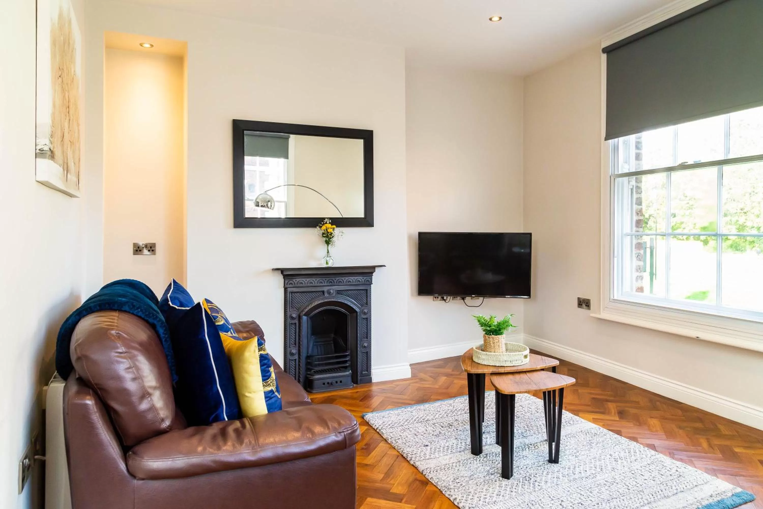 Communal lounge/ TV room in Goodramgate Apartments