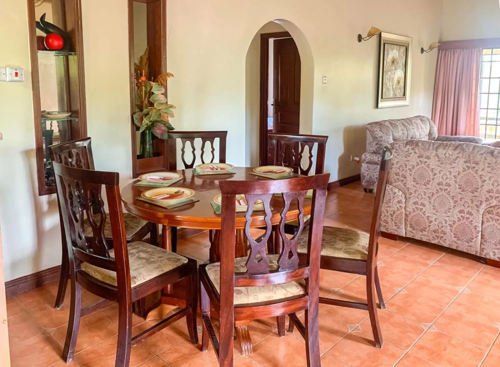 Dining area in Oilepo Cottage